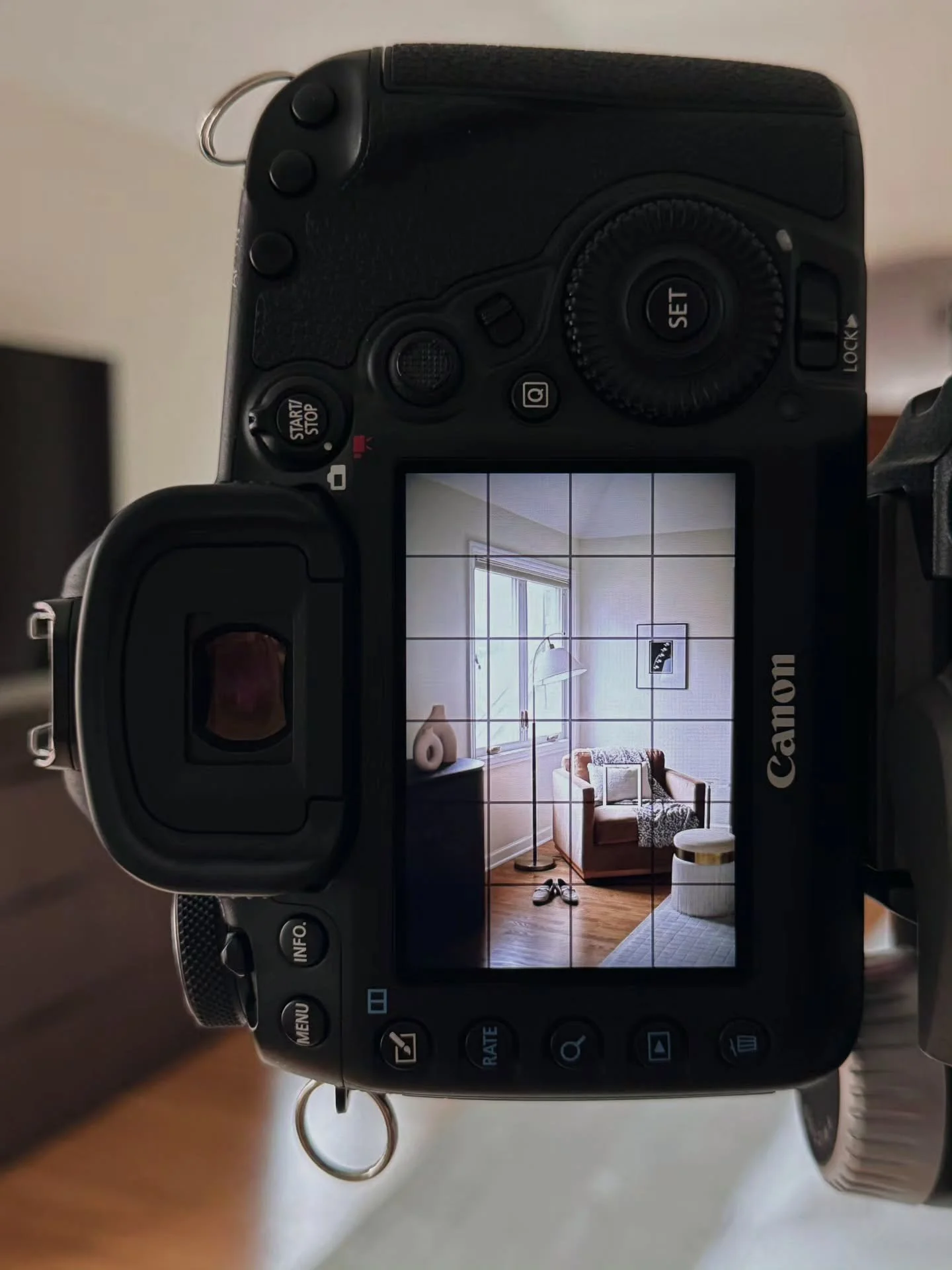 Photoshoots really are the best reward, but let's be real, before it photographs like this, it photographs nothing like this 😅⁠
⁠
What you're not seeing: months of plans, a material board I rearranged endless times, a million rug options before I fi