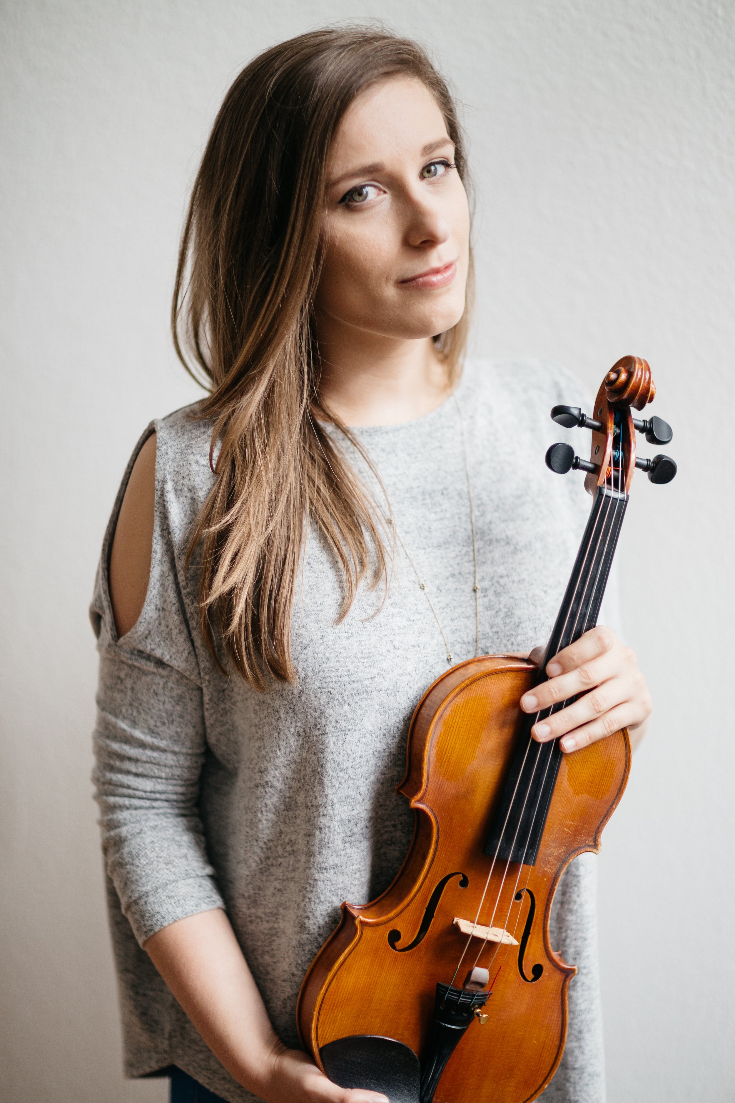 Mia Detwiler - Threaded Resonance's violinist