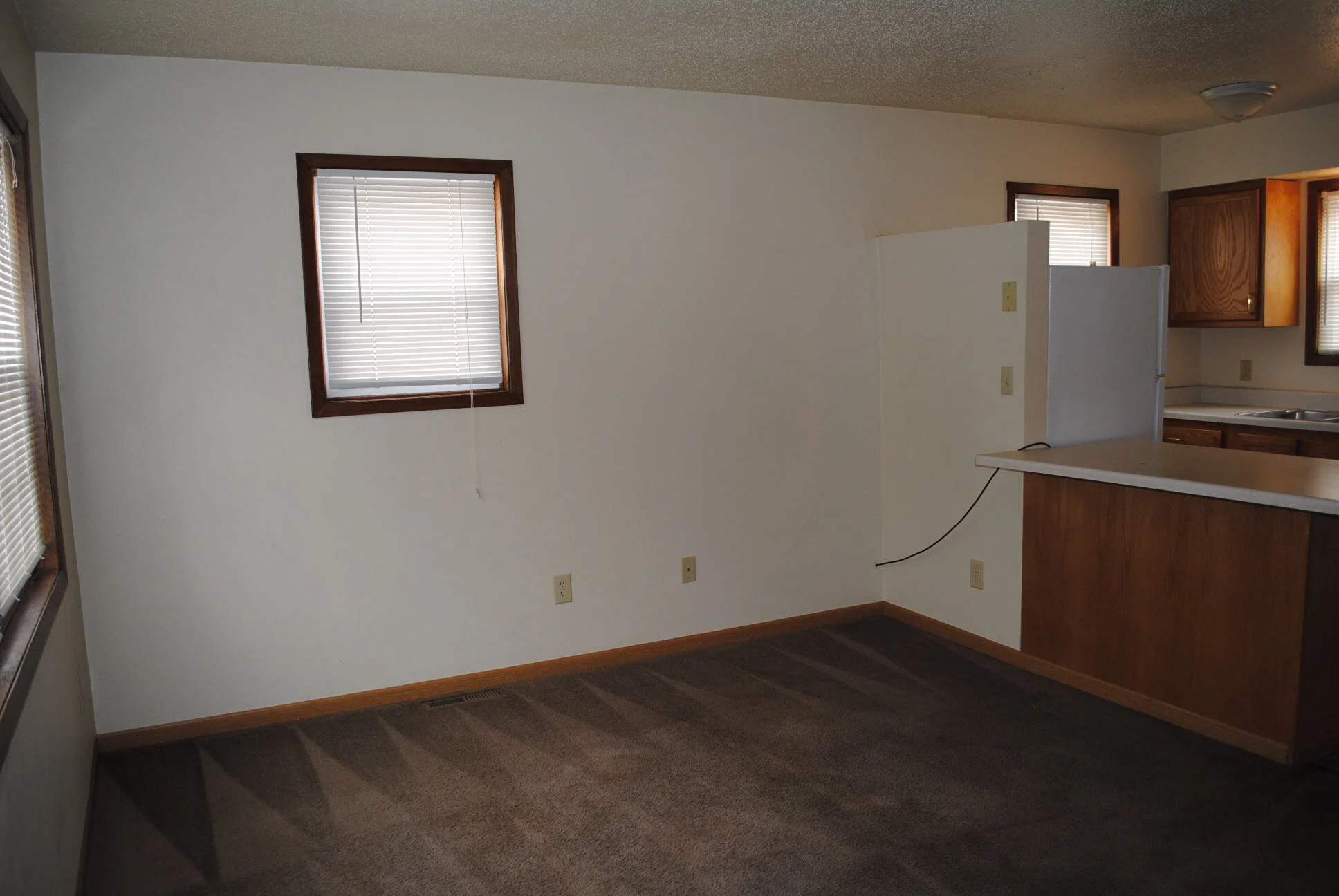 Pioneer Woods Inside 2 or 3 Bedroom (Kirkwood, 17th Ct, 18th St) LR.jpg