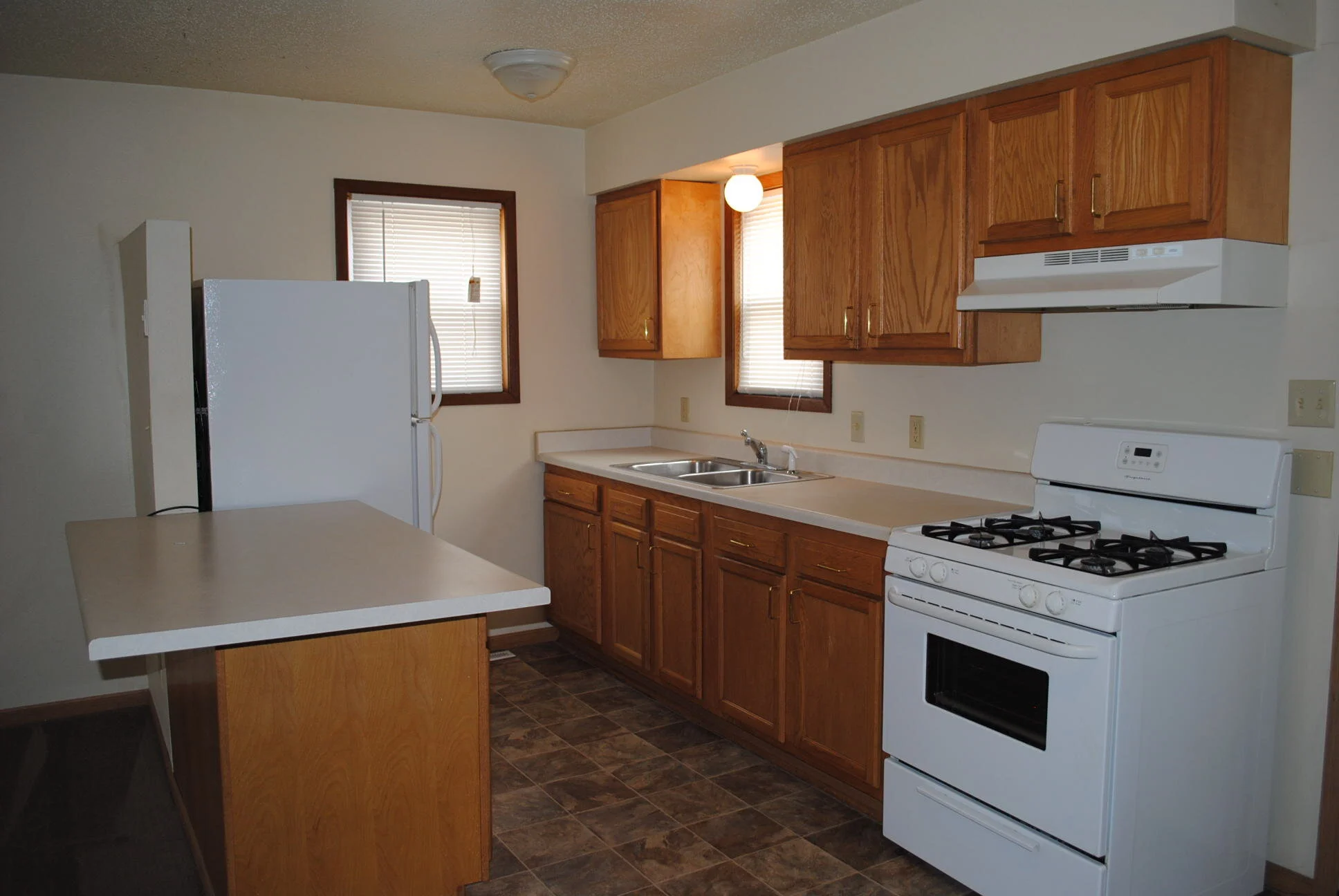 Pioneer Woods Inside 2 or 3 bedroom (Kirkwood, 17th Ct, 18th St) Kitchen2.jpg