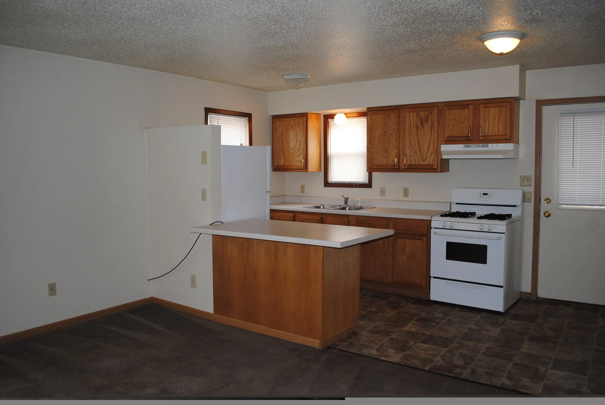 Pioneer Woods Inside 2 or 3 bedroom (Kirkwood, 17th Ct, 18th St) Kitchen1.jpg