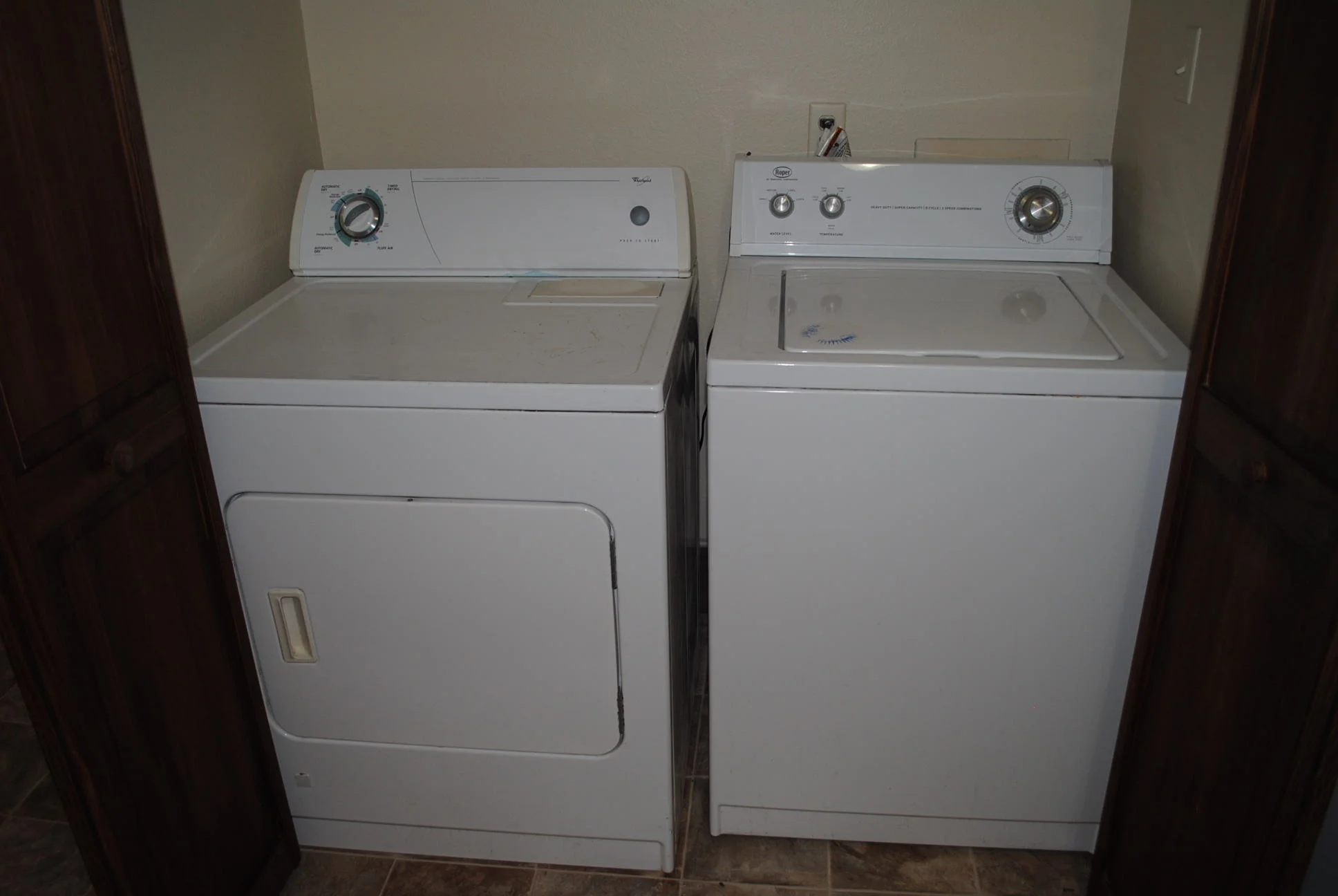 Riverbend Duplexes 1233-1235 7th Inside Laundry.jpeg