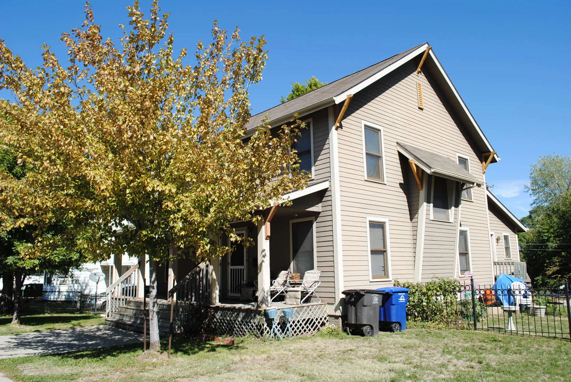 Riverbend Duplexes 1319-1321 6th Side.jpg