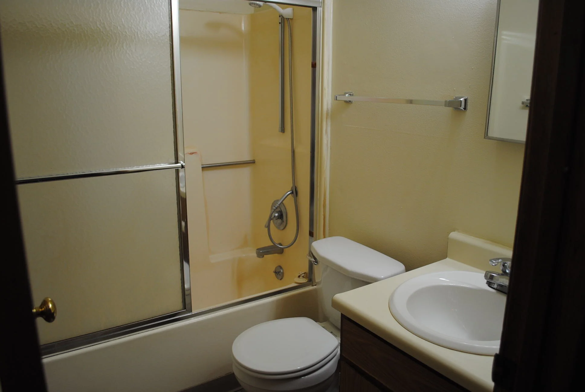 North Park Place 1315-1317 9th Inside Bath2.jpg