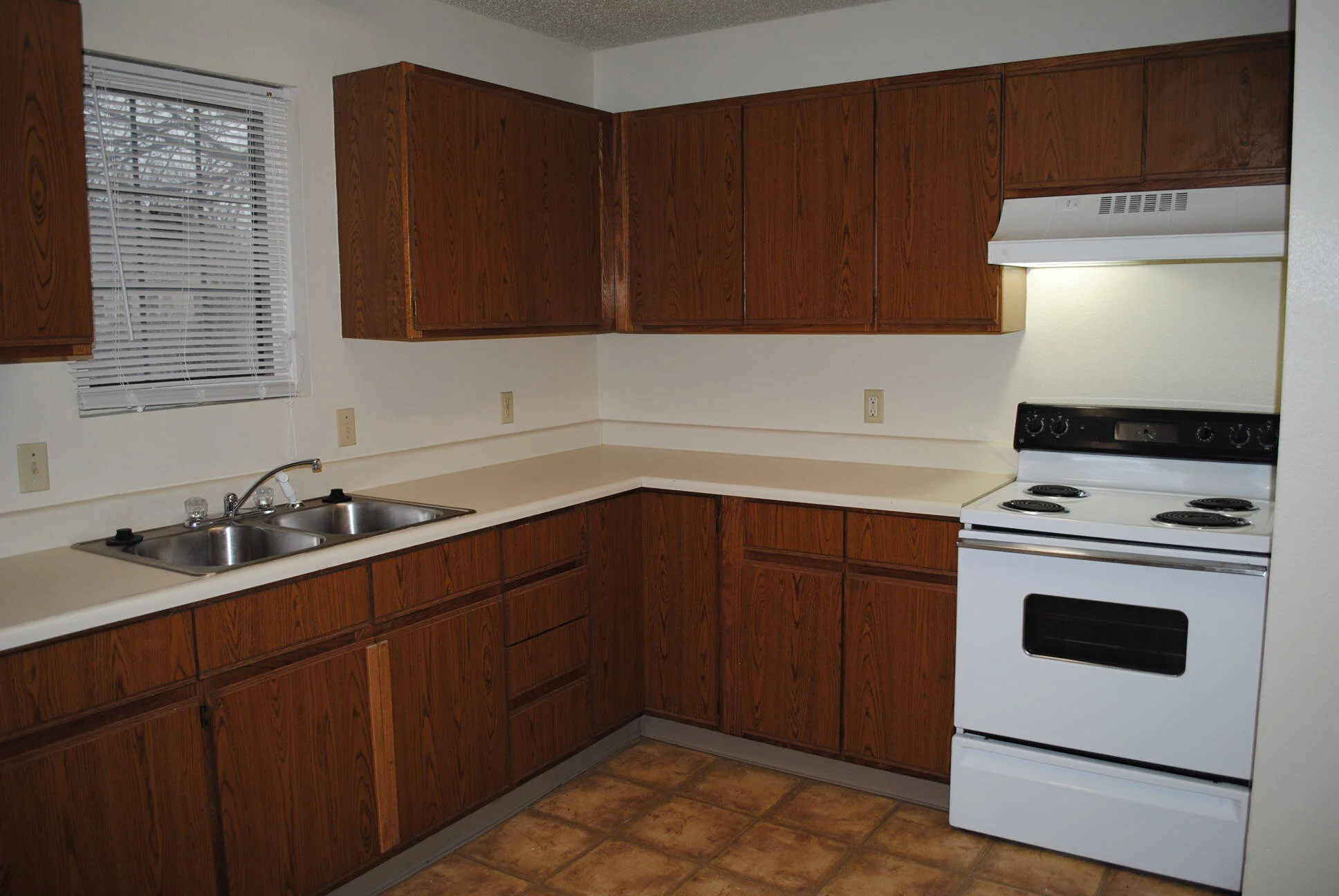 Mid City Duplexes 1430-1432 11th Inside Kitchen2.jpg