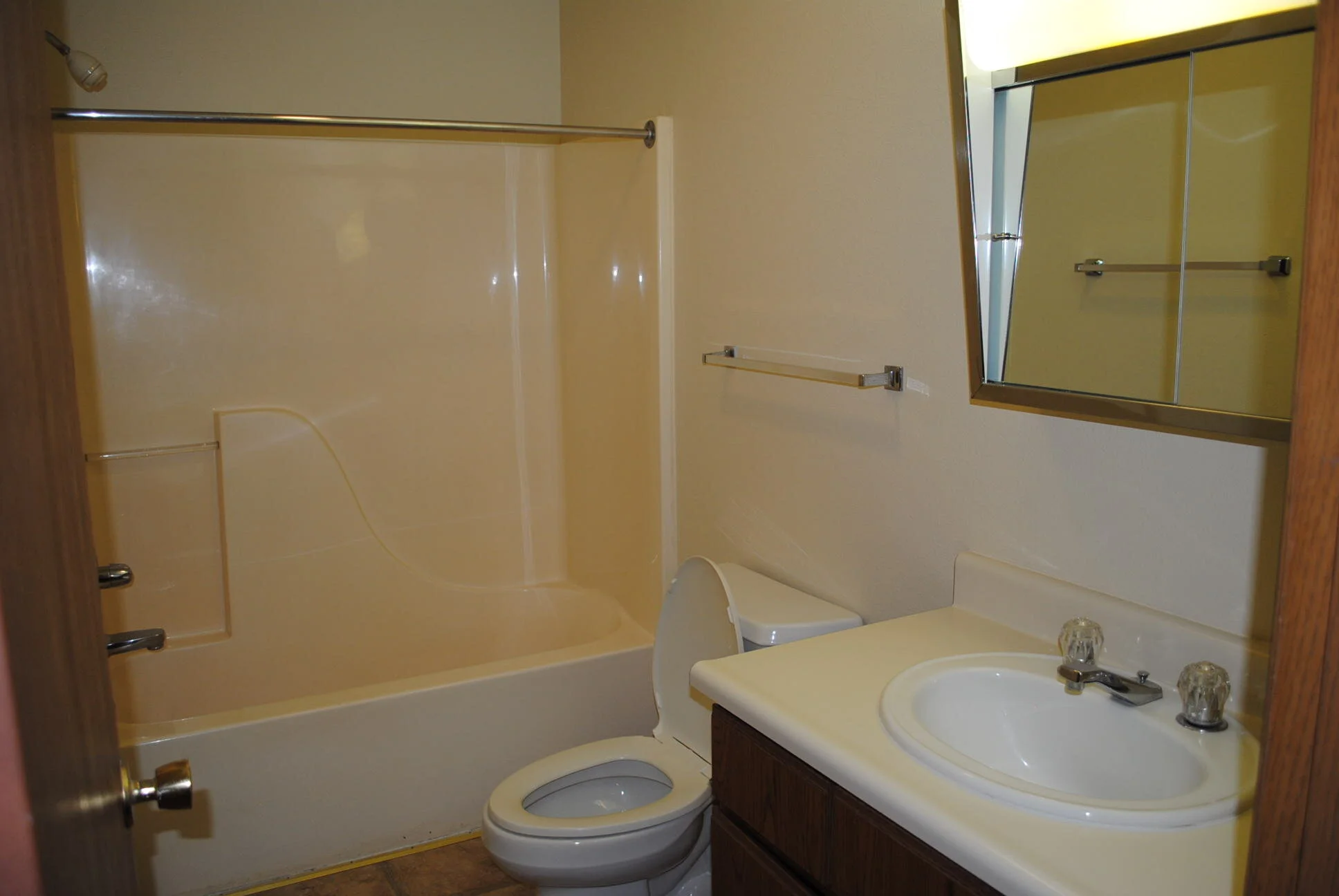 Mid City Duplexes 1430-1432 11th Inside Bath2.JPG