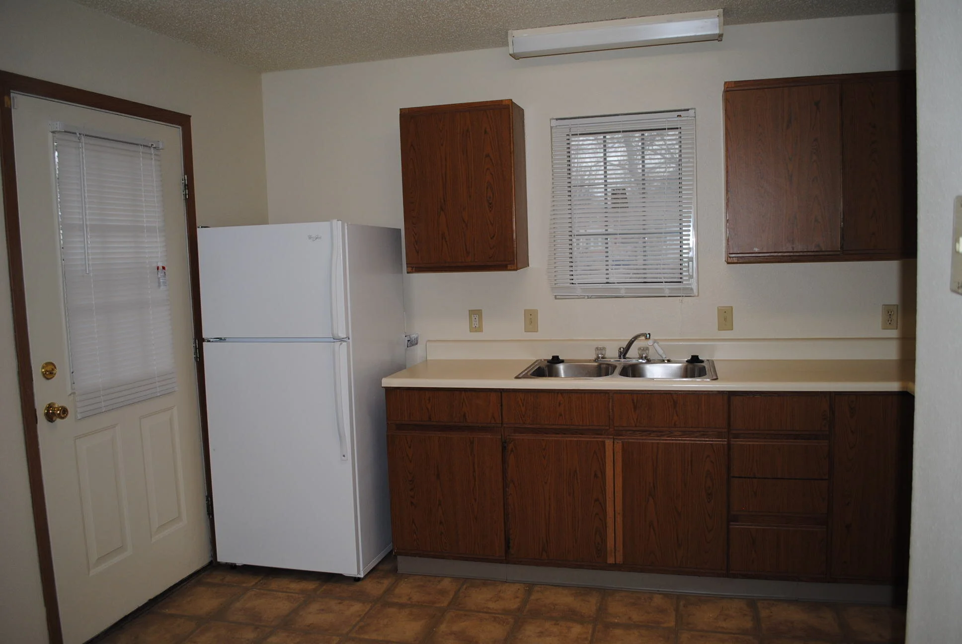Mid City Duplexes 1430-1432 11th Inside Kitchen1.JPG