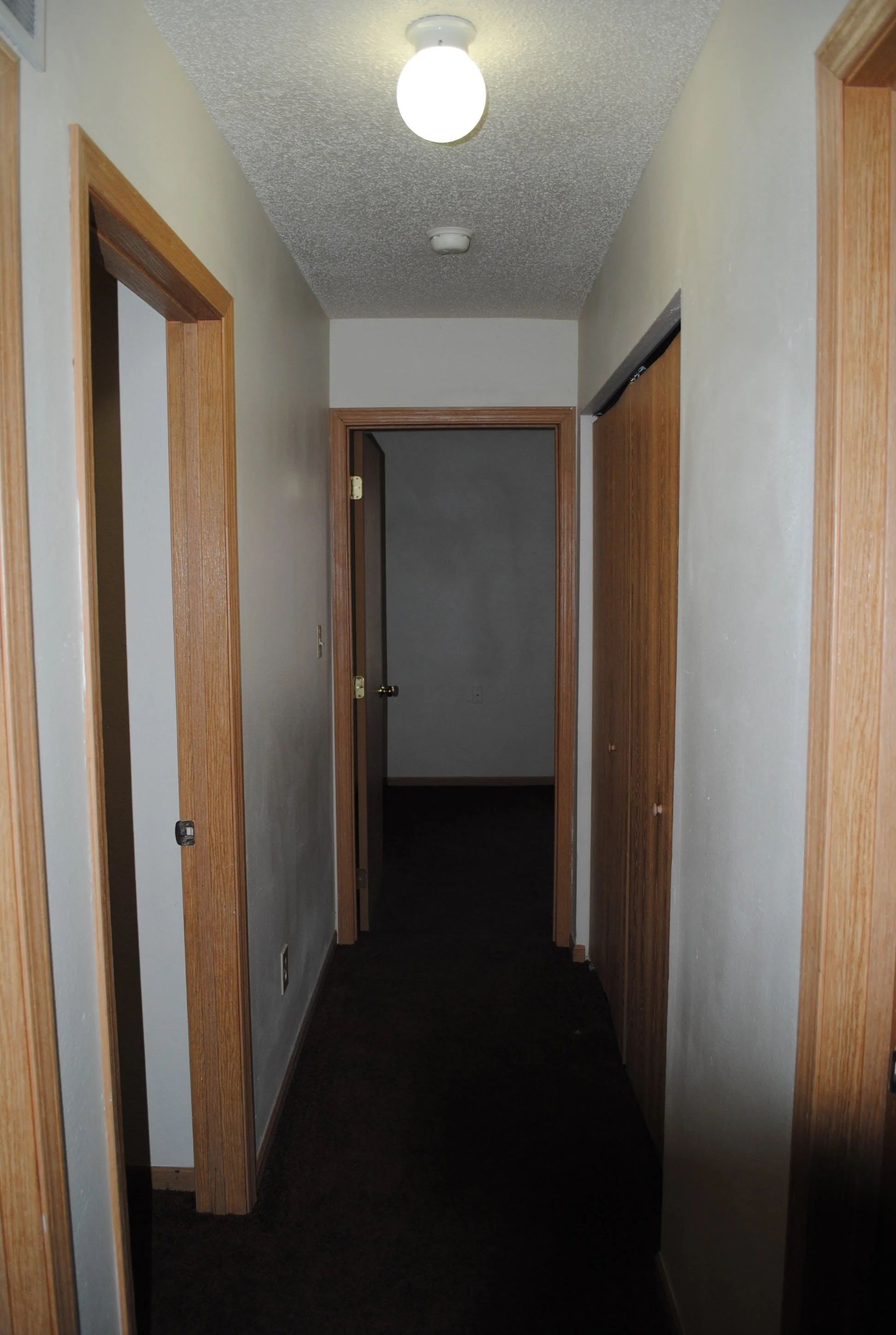 Pioneer Woods - 20th Street Inside - Hallway.JPG