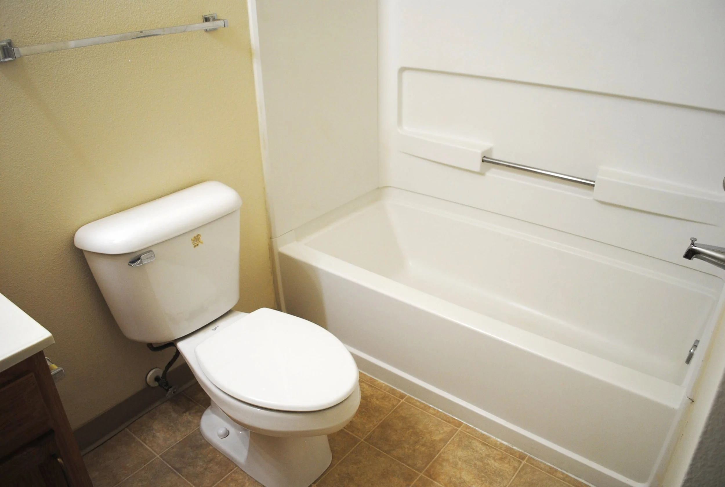 Pioneer Woods - King Ave Inside - Bathroom 2.JPG