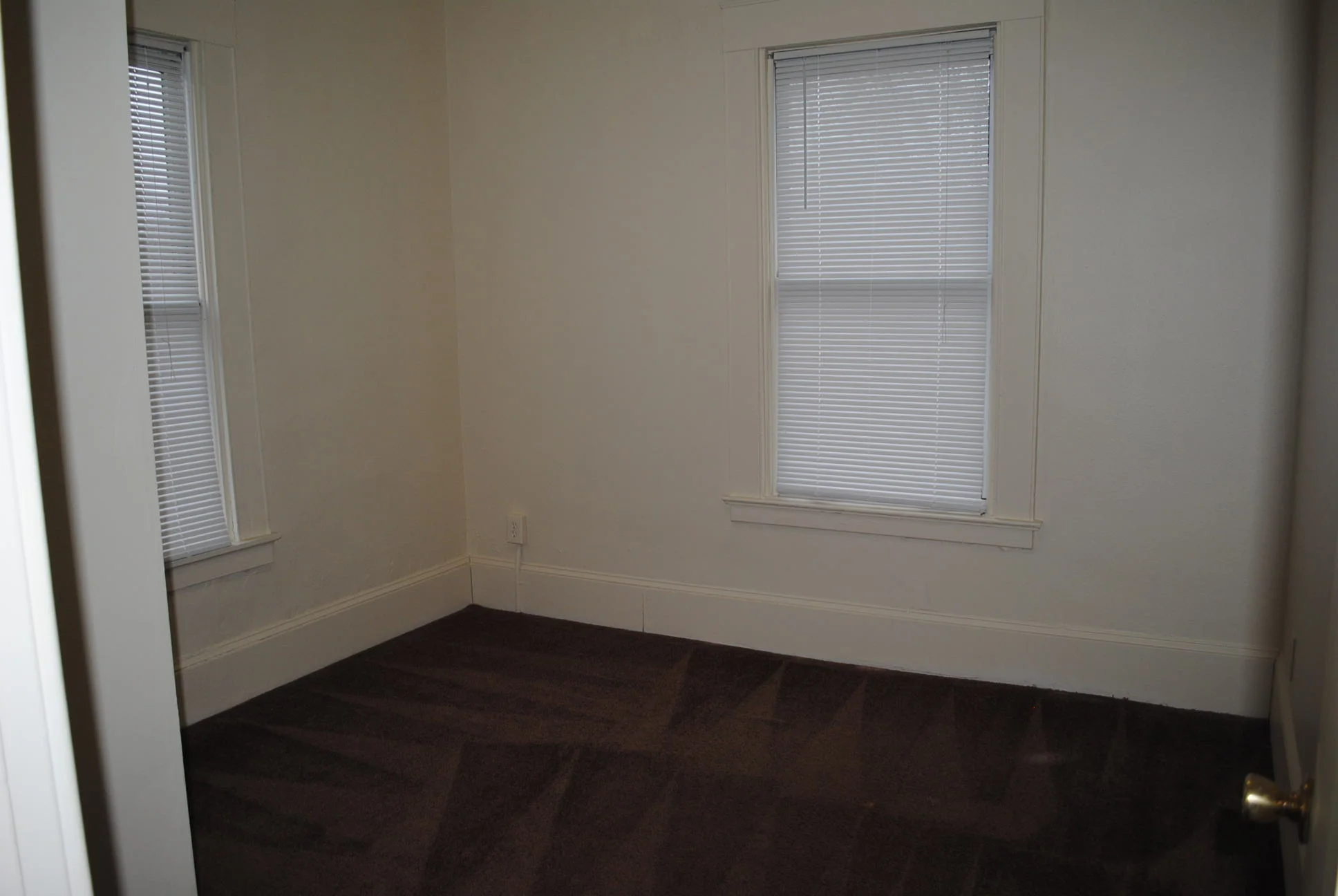 Riverbend Duplexes 1233-1235 7th Inside Bdrm1.jpeg