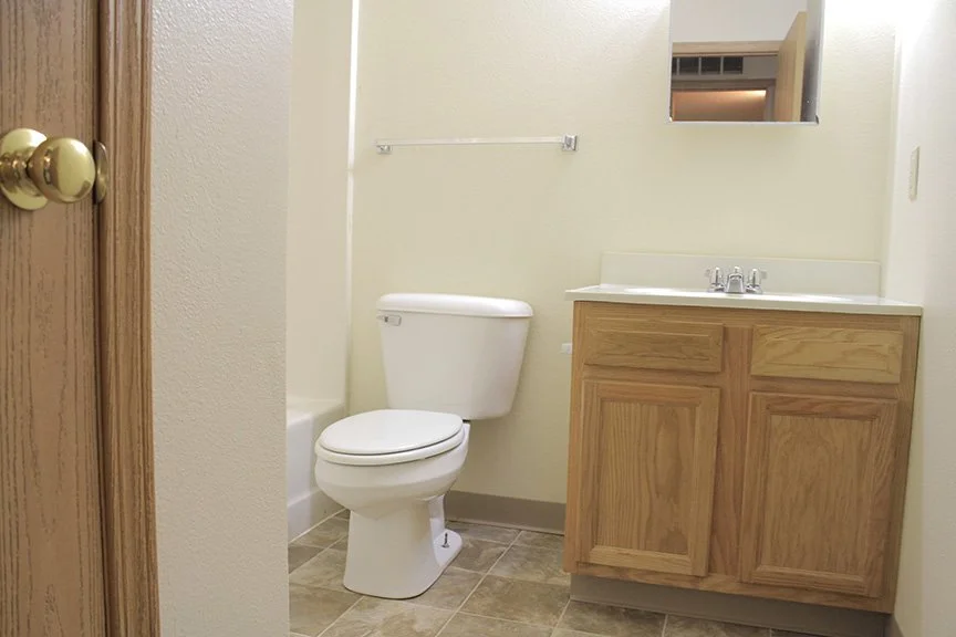 Pioneer Woods 20th Street Inside - Bathroom.JPG