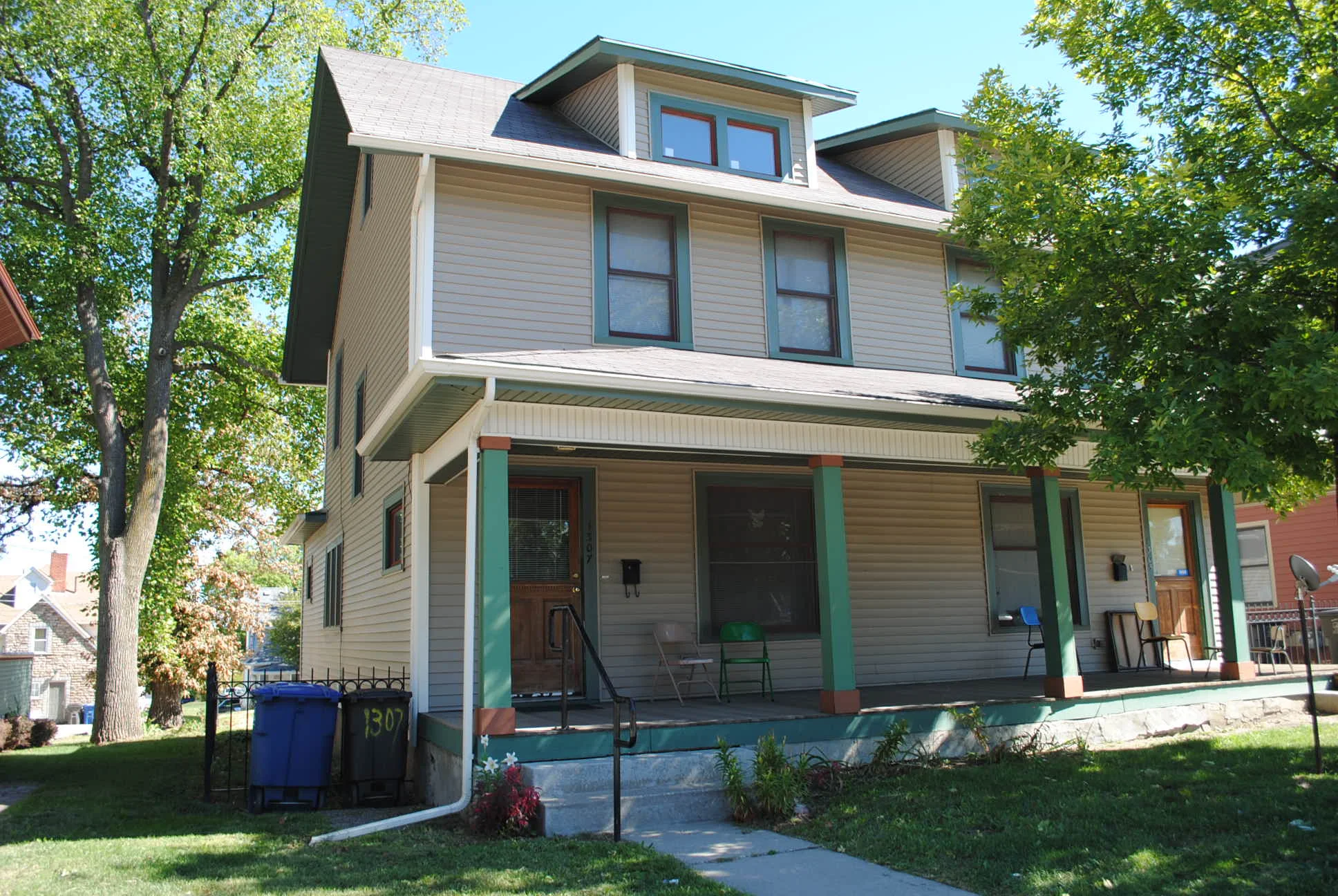 Riverbend Duplexes 1305-1307 6th.jpg