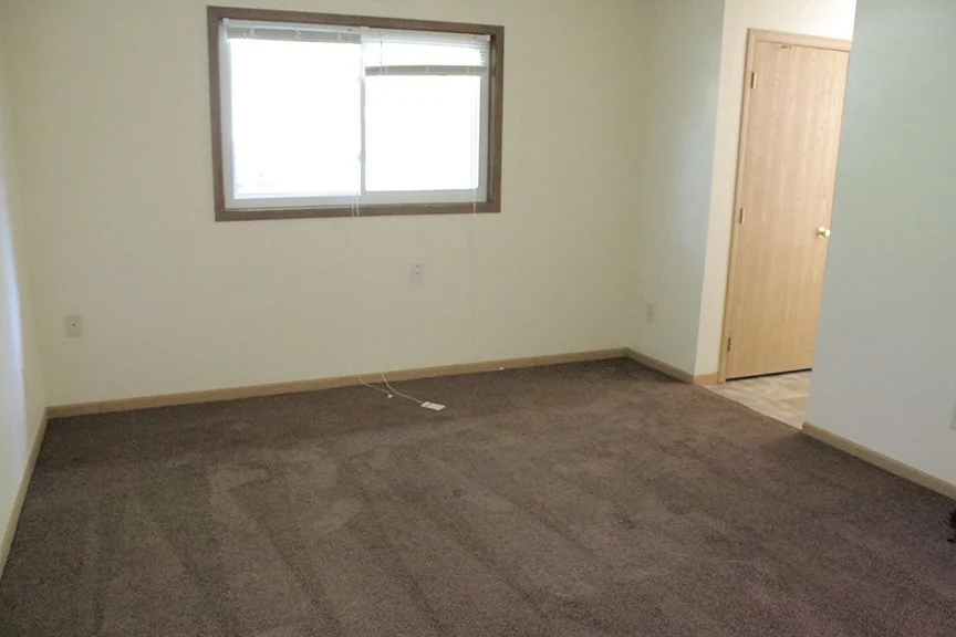 Pioneer Woods 20th Street Inside - Living Room.JPG