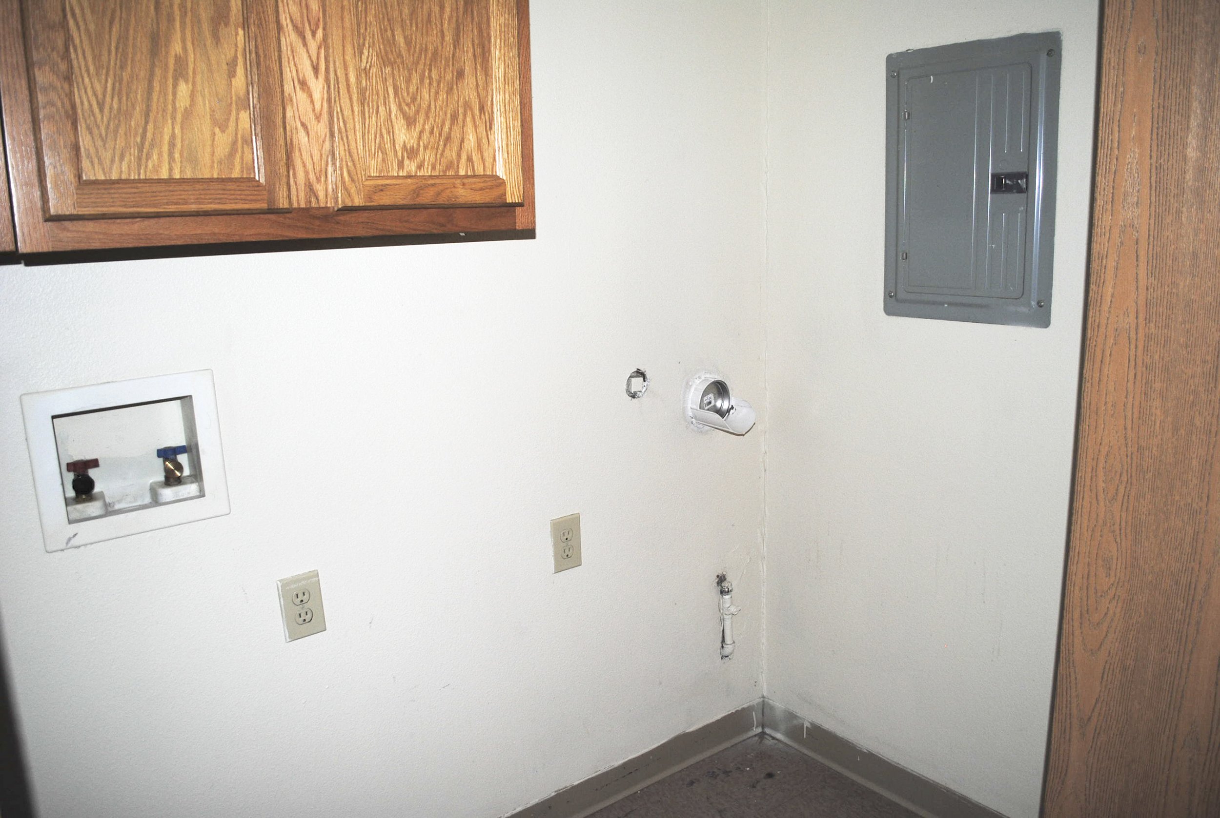 Pioneer Woods - King Ave Insdie - Laundry Closet 2.JPG