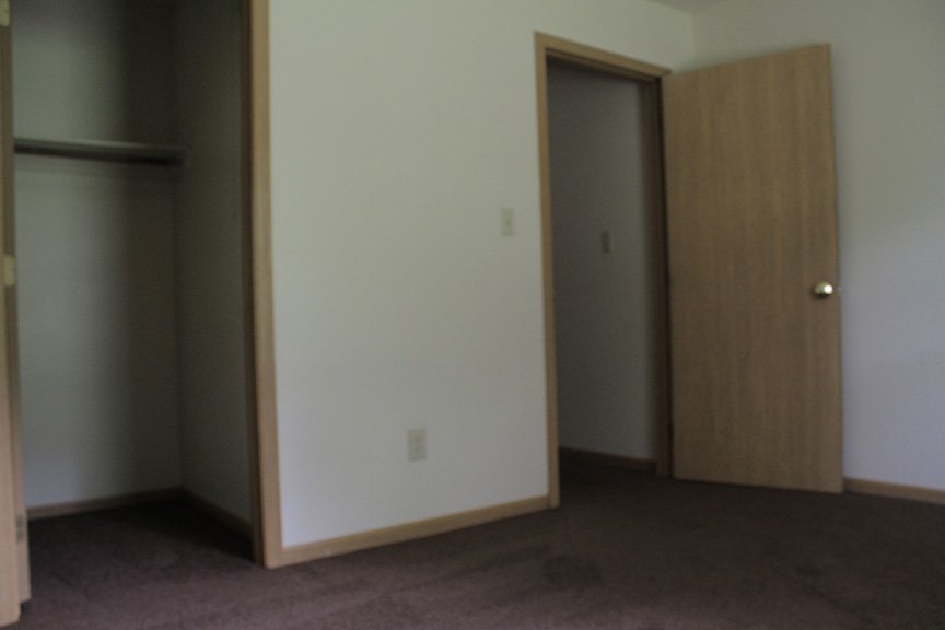 Pioneer Woods 20th Street Inside - Bedroom.JPG