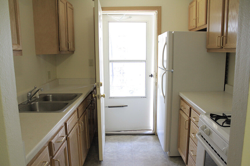 Pioneer Woods 18th Court Inside - Kitchen.jpg