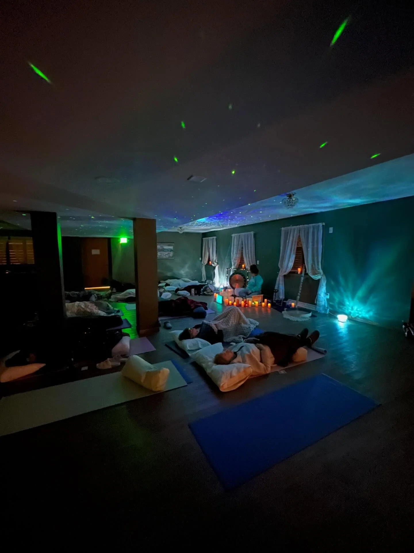 ⛈️❄️ A little sound bath visual to break up your winter snowstorm news feed 🤪

Restore at The Abbey at Otter Creek is taking reservations, if you need something to look forward to!! 

🔗 https://www.theabbeyatottercreek.com/event-details/restore-at-