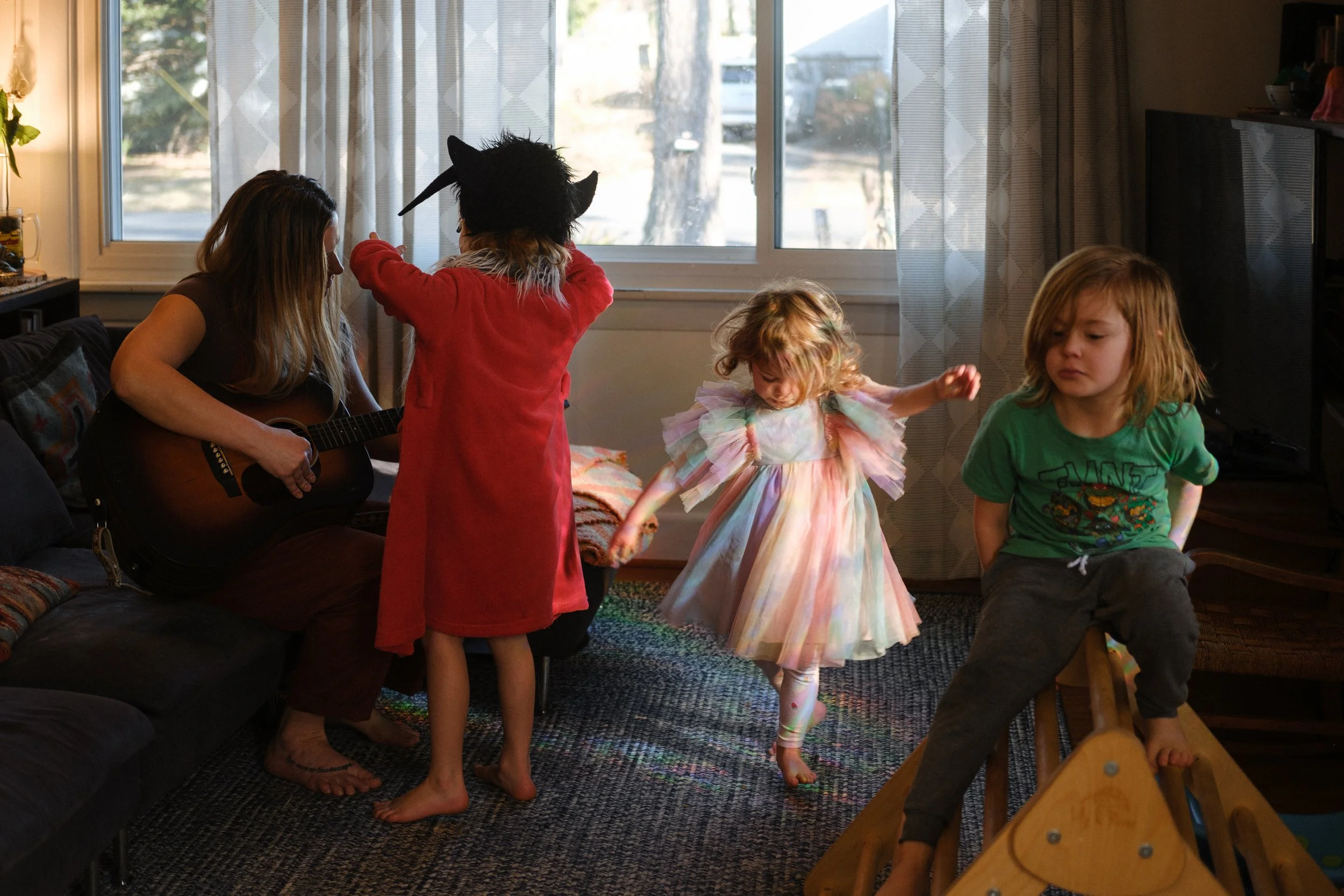 Morgan Stewart, postpartum doula in Richmond Virginia with family, photo by: Anna Dobrovolskaia