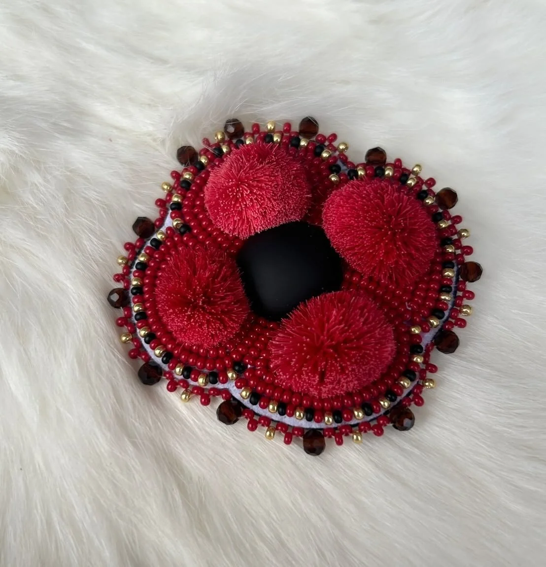 Tufted poppy pin I just finished up!  I am proud of this one 😍😍 

Sold!❤️

#beadwork #indigenousbeadwork #metis #metisbeadwork #poppy #poppypin #beadedpoppy #indigenous #metis