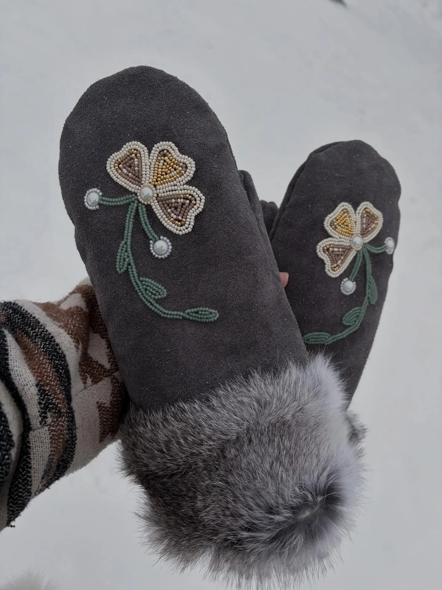 I have been dying to post these!!!! I made these gloves for my mama for Christmas. All the beadwork is done by me, and the gloves are hand sewn by me as well. I absolutely love how these turned out, definitely the biggest project I have done so far!❤