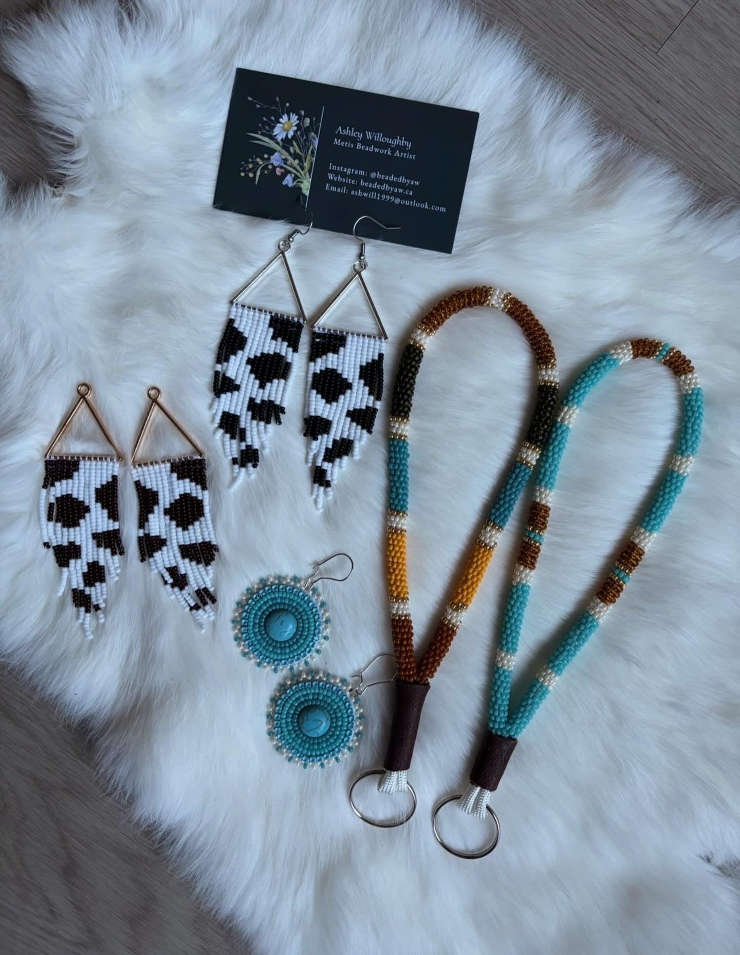 Some fun things I have been working on lately!! 

#beadwork #beading #beadedearrings #beadedlanyard #metisbeadwork