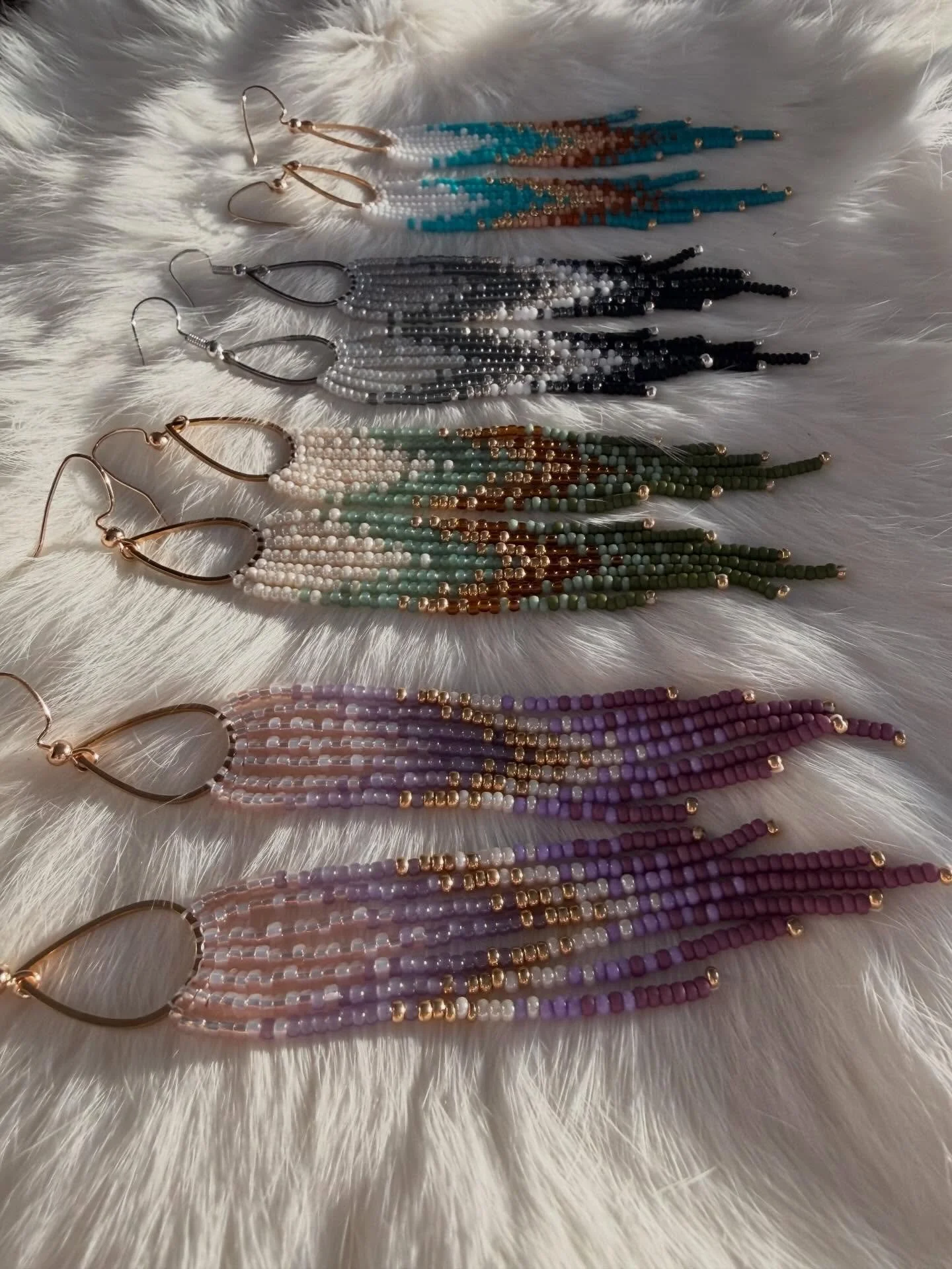 Some fringes I made!! ❤️

#metis #metisbeadwork #indigenous #indigenousbeadwork #beadedearrings