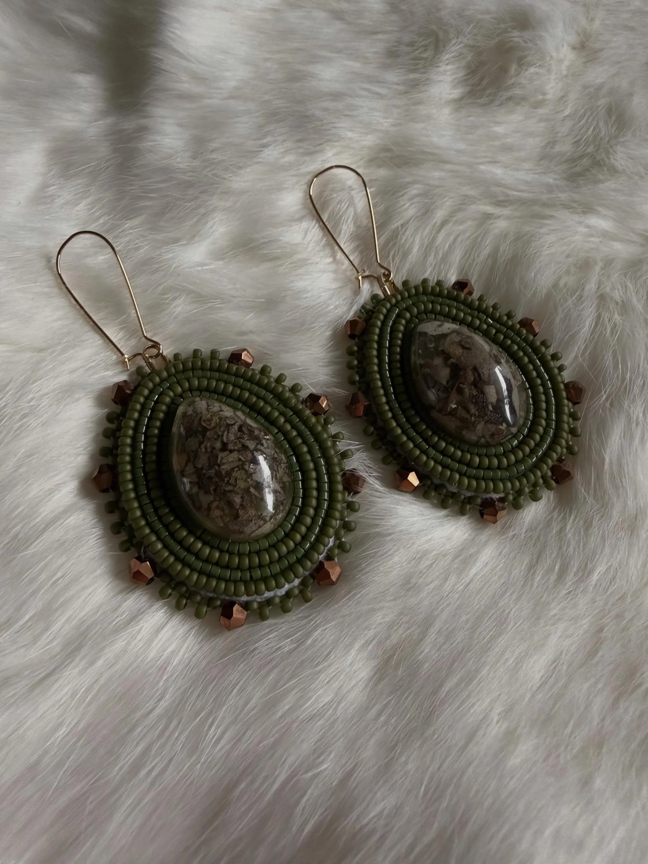 I love the earthy tones in this set! 

Cabs by @glitterwormyyc_cabs 

Available! $125 CAD + shipping
