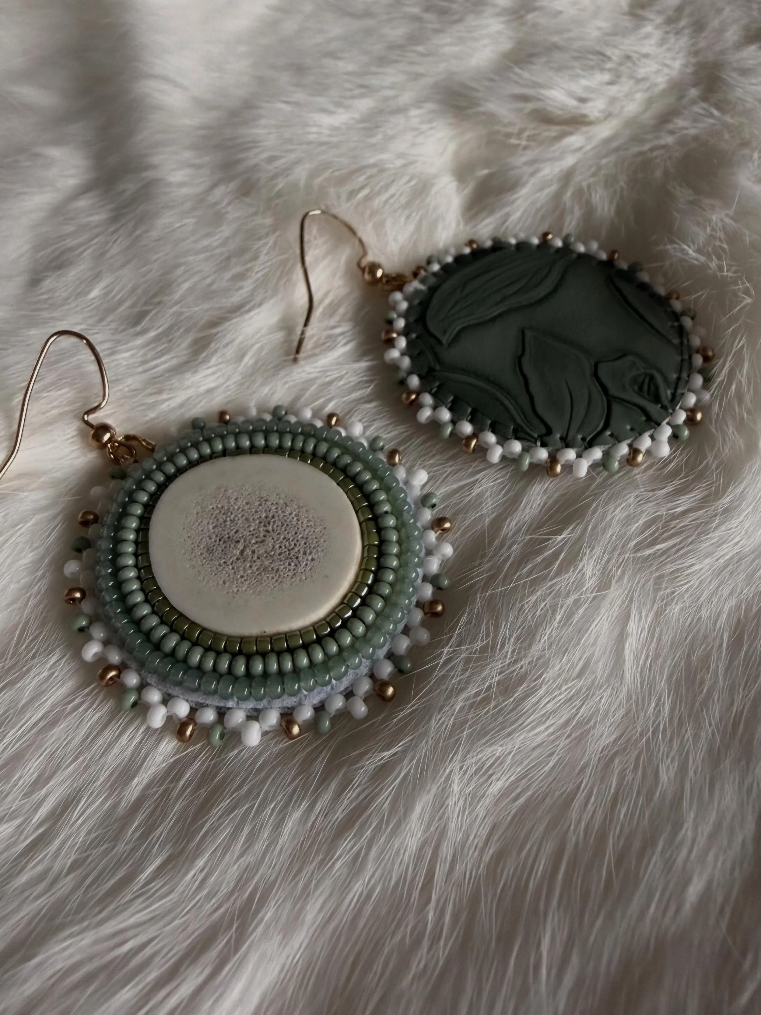 A smaller sage green antler set! 
Antler cabs from @northern.antlers 

These are available! $110 CAD + shipping