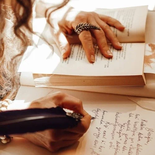 RECONNEXION &Agrave; MON INTUITION, 💖 &Agrave; MON INTENTION D'&Eacute;CRIRE

Depuis quelque temps, j'explore l'&eacute;criture...
T&acirc;che qui est loin d'&ecirc;tre mon point fort !! ENFIN, c'est ce que je croyais au plus profond de moi. 
Pourqu