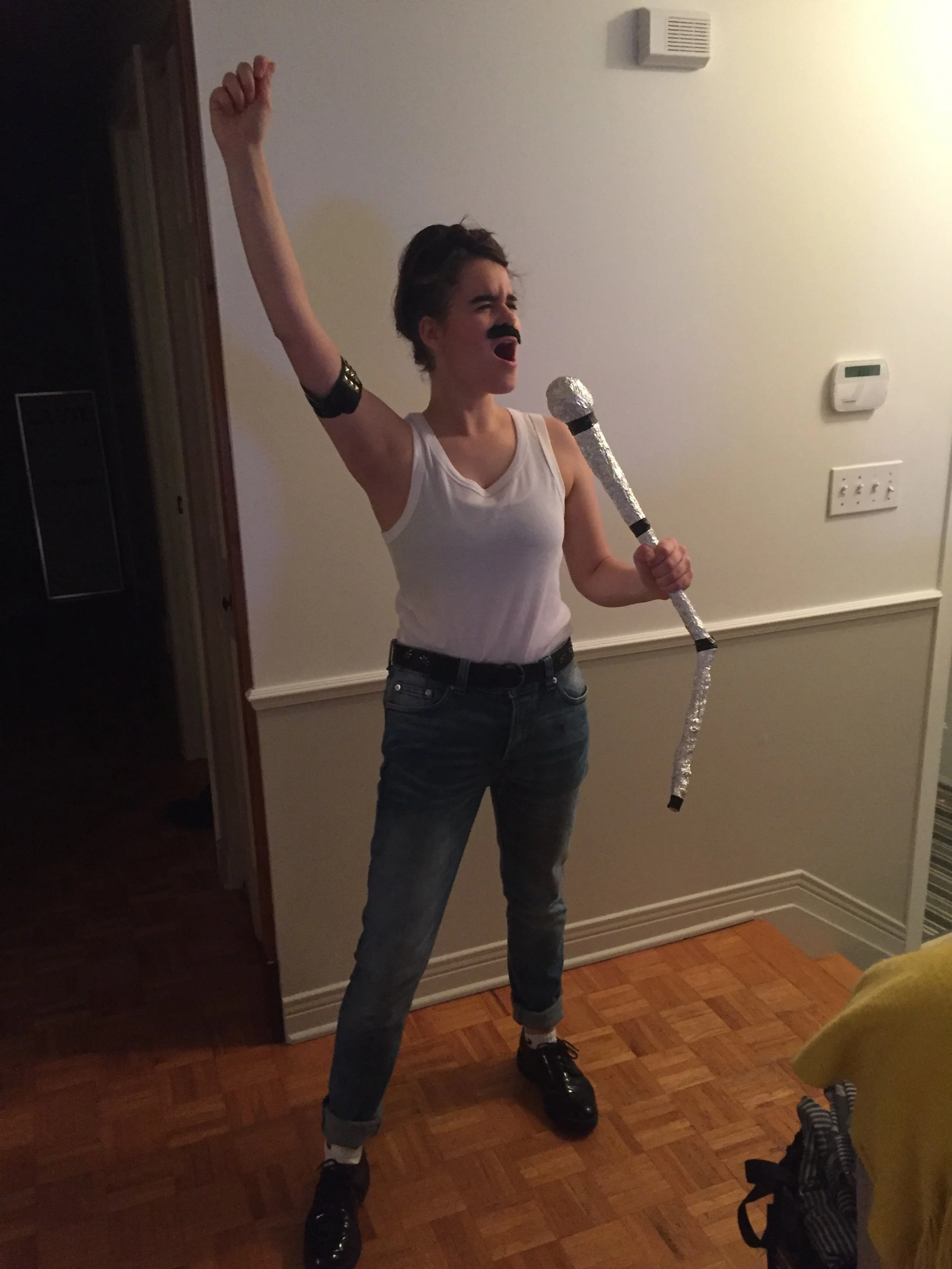4_J'aime les filles, habillée en Freddie.jpeg