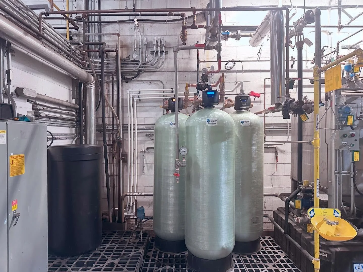Precision. Performance. Expertise. 💧

At Hills &amp; Valley Water Systems Orlando, we specialize in custom-designed commercial water treatment solutions tailored to meet the demands of your business. From system design to installation, our team deli