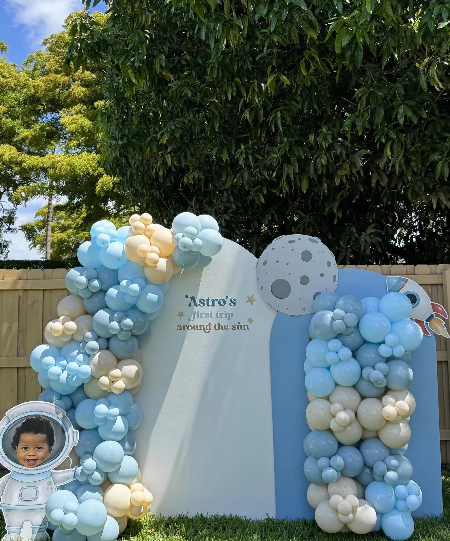 Astronauts are back from space 🚀
and we just created the sweetest &ldquo;first trip around the sun&rdquo; celebration ☁️💙
Custom installs by Wonderhaus ✨