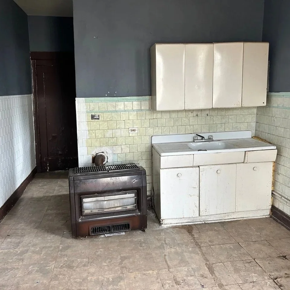 Kitchen+Old.jpg