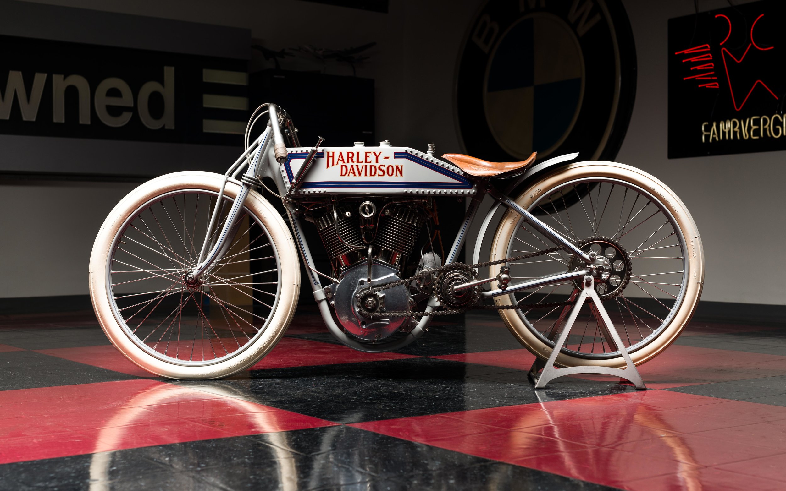 Harley-Davidson_-2.jpg