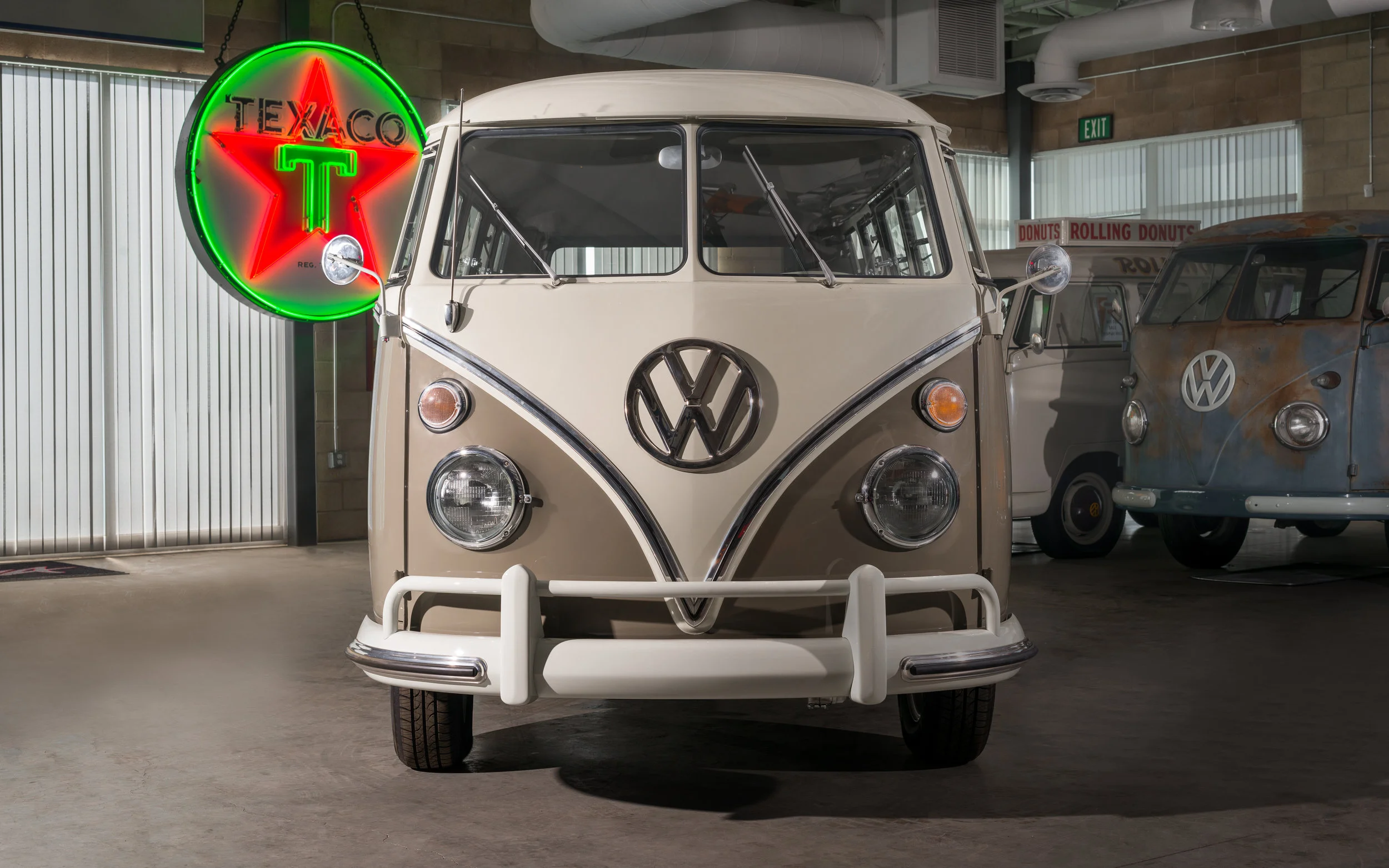 1966 Volkswagen Bus.jpg