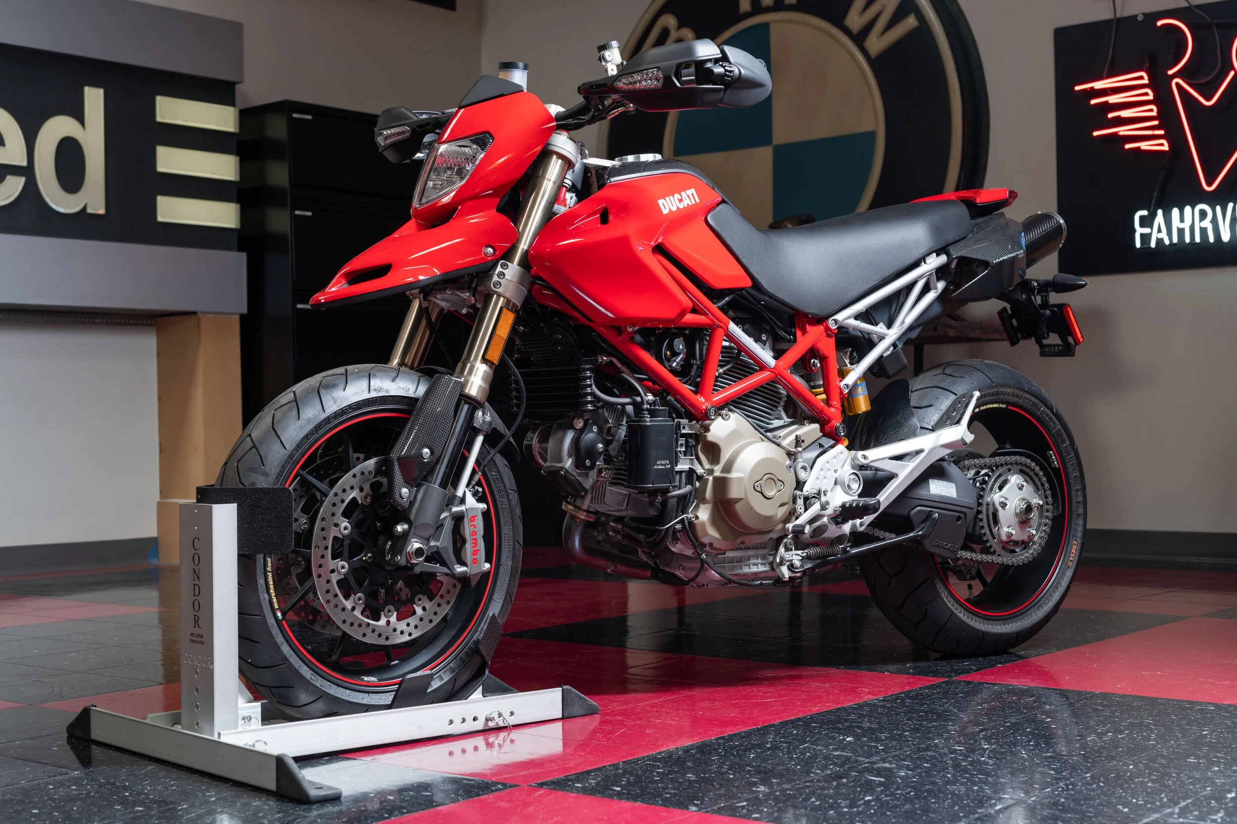 2008 Ducati Hypermotard 1100 S-2.jpg