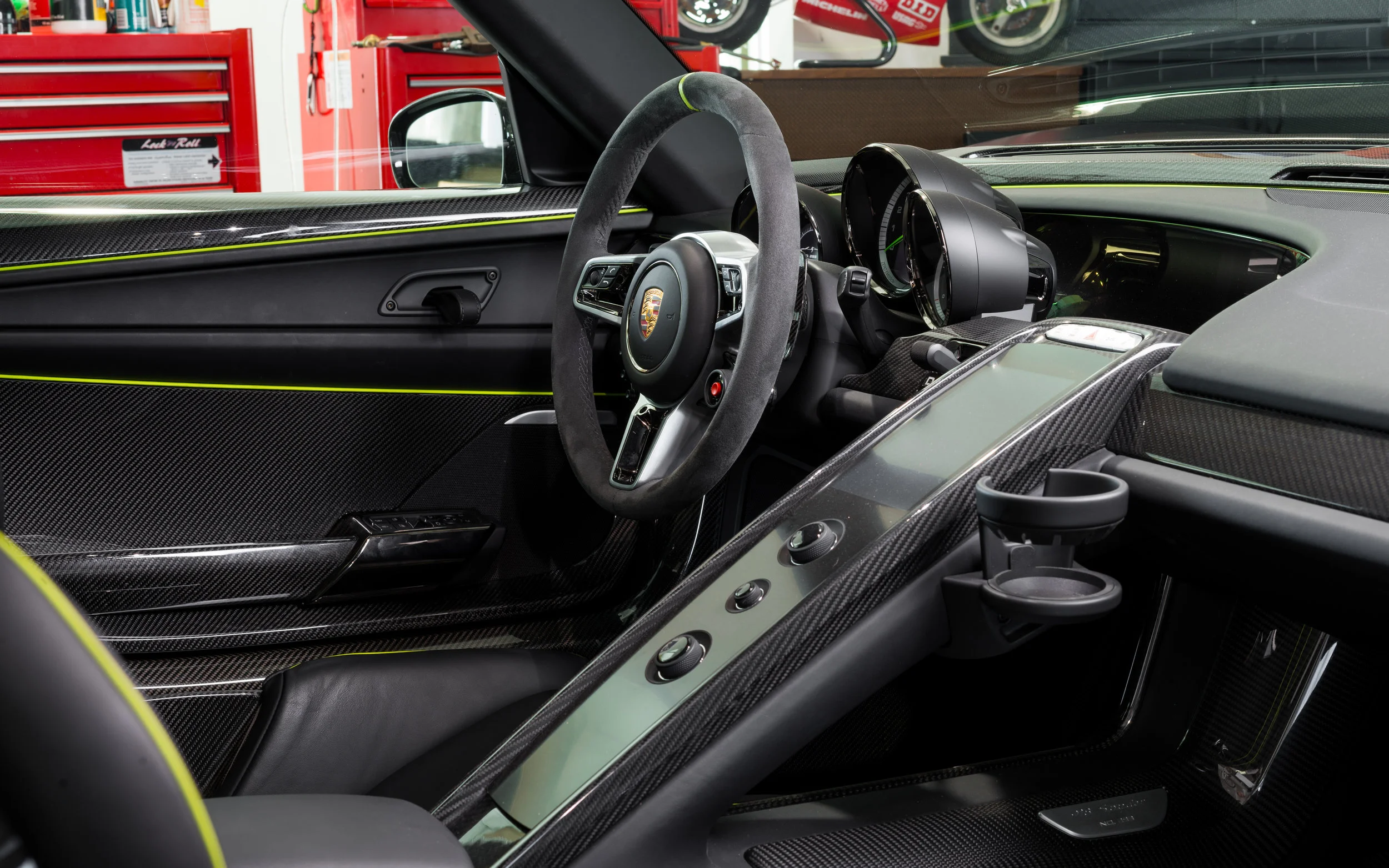 2015 Porsche 918 Spyder-10.jpg