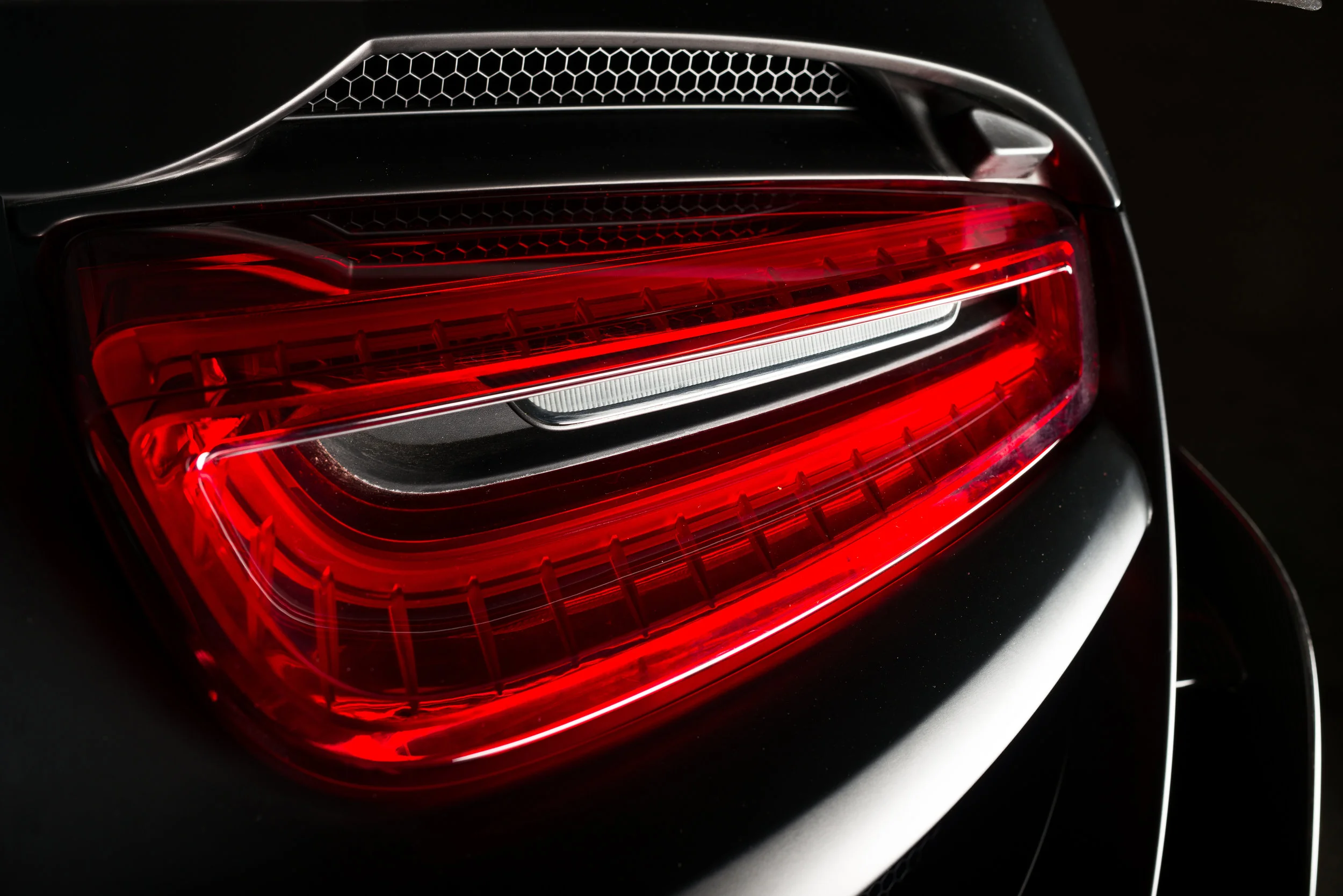 2015 Porsche 918 Spyder-7.jpg