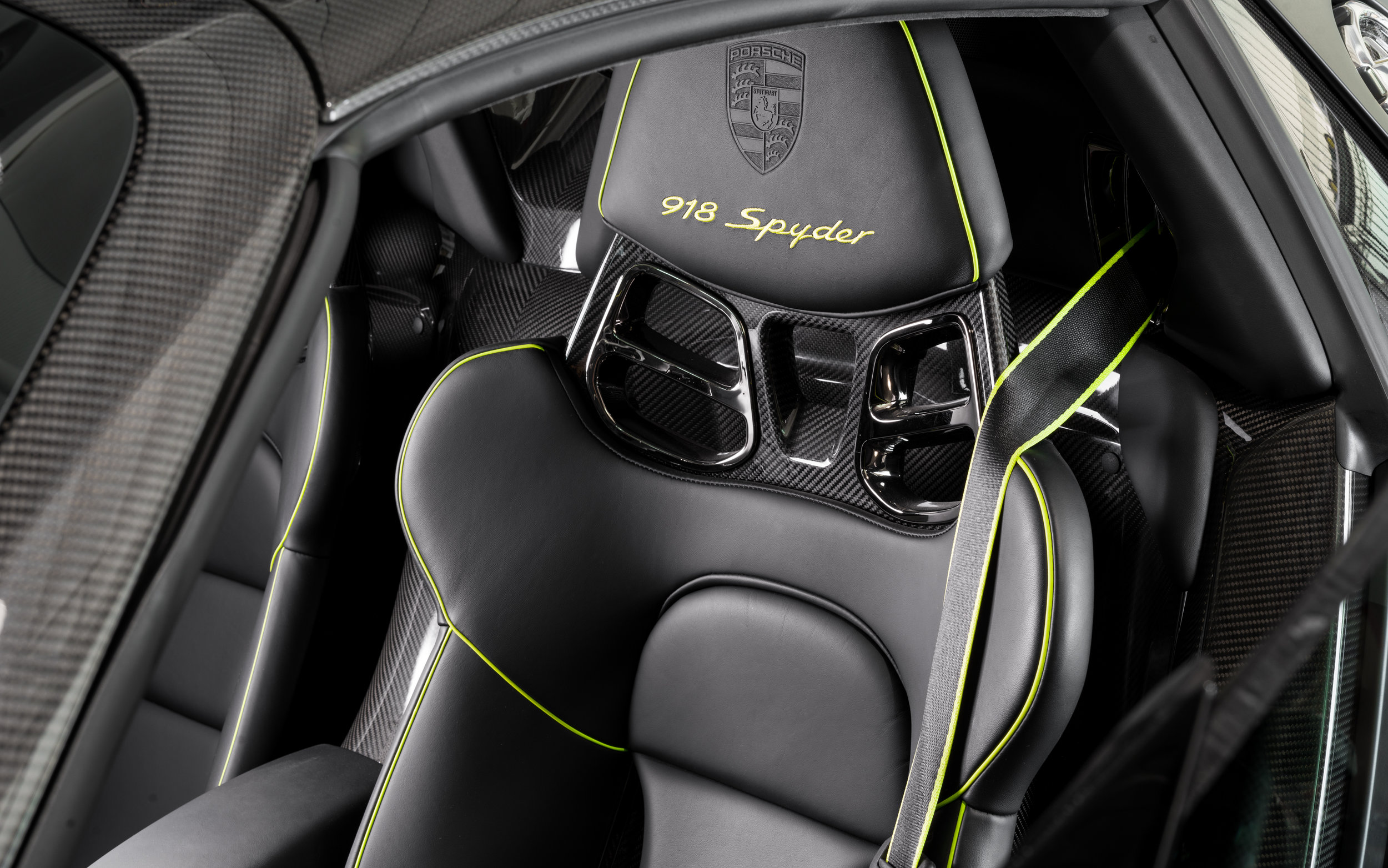 2015 Porsche 918 Spyder-9.jpg