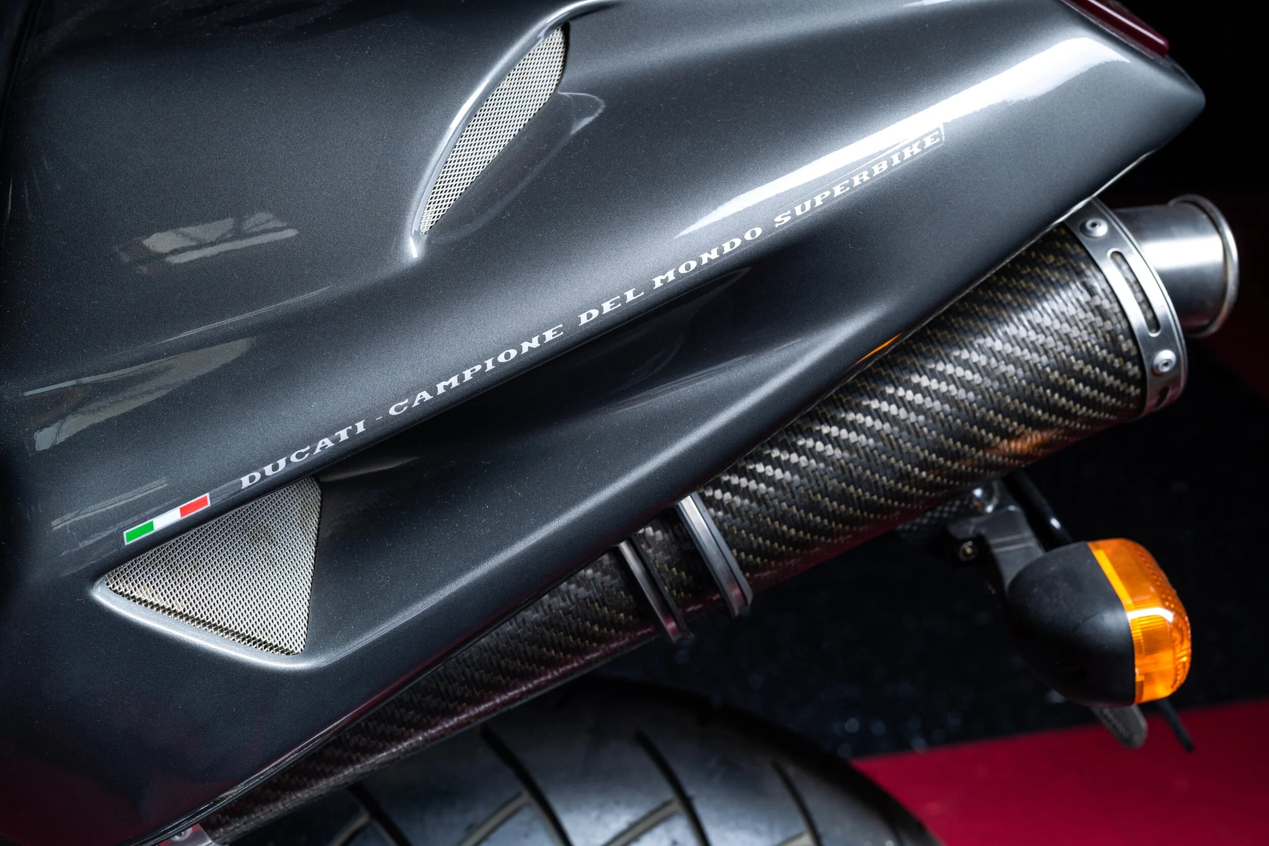 2014 Ducati 1199 Panigale S Senna-5.jpg