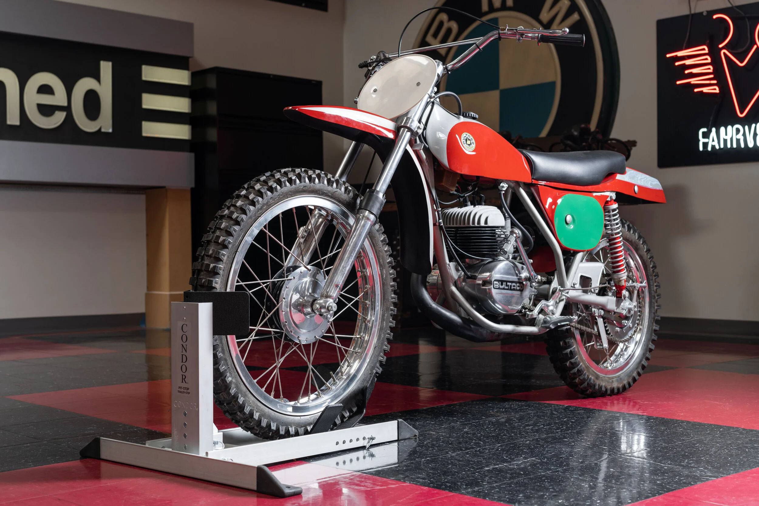 1971 Bultaco Pursang Mk. 4-2.jpg