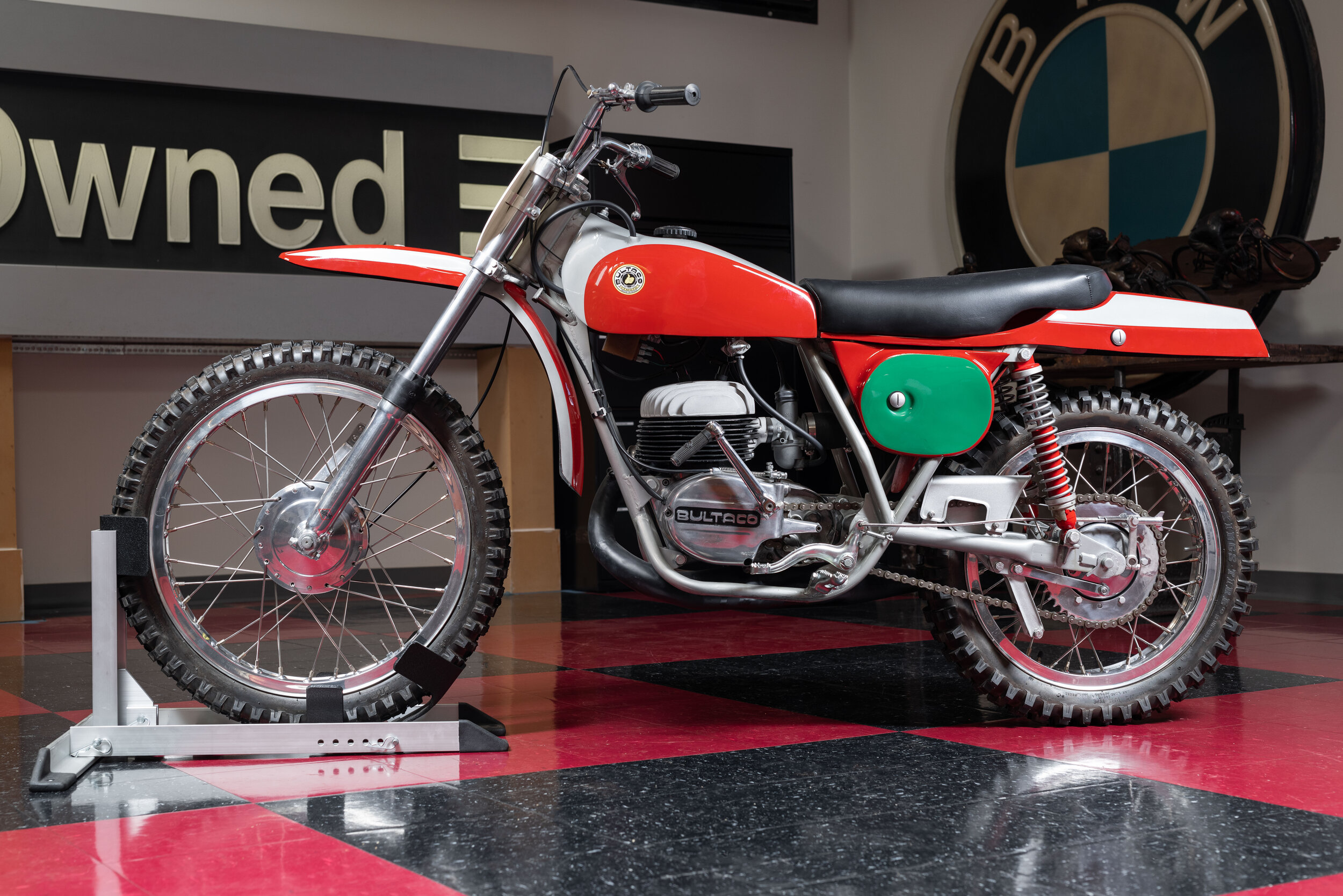 1971 Bultaco Pursang Mk. 4.jpg