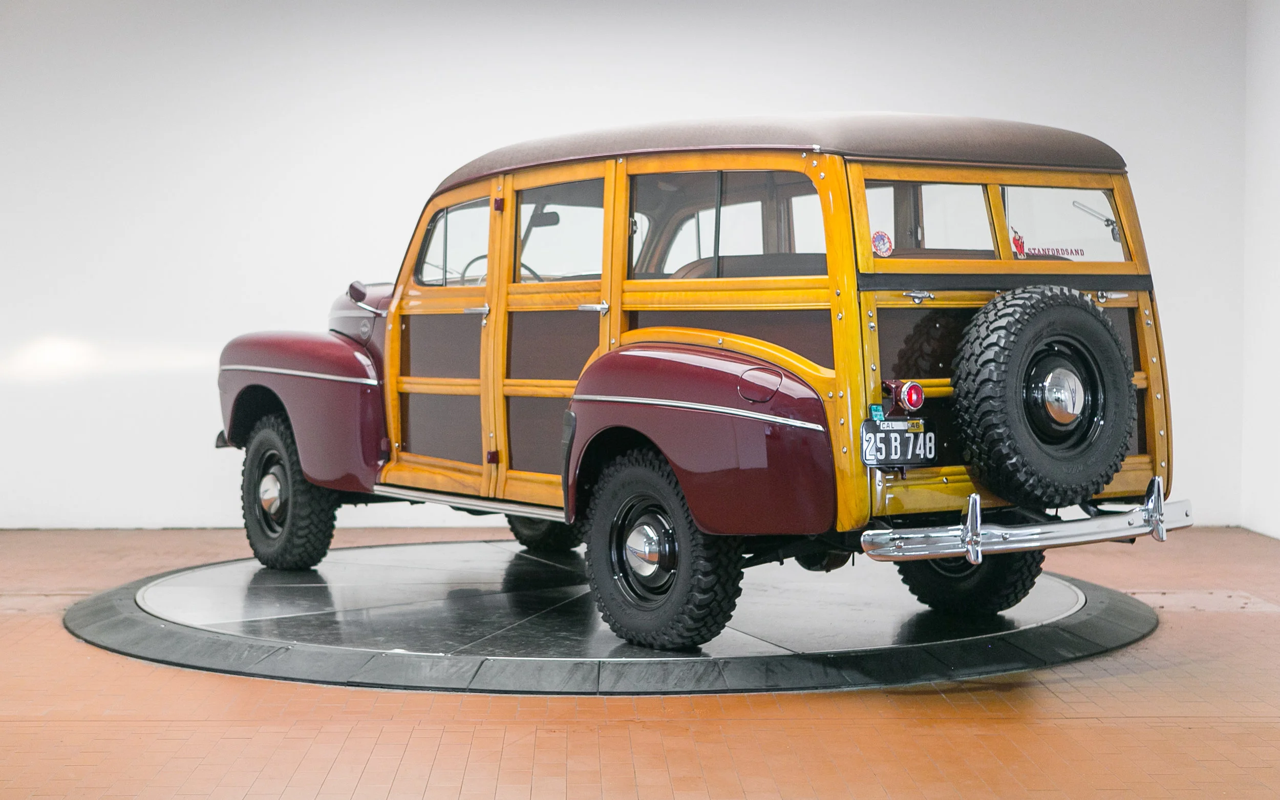 1946 Ford Marmon-Herrington-2.jpg