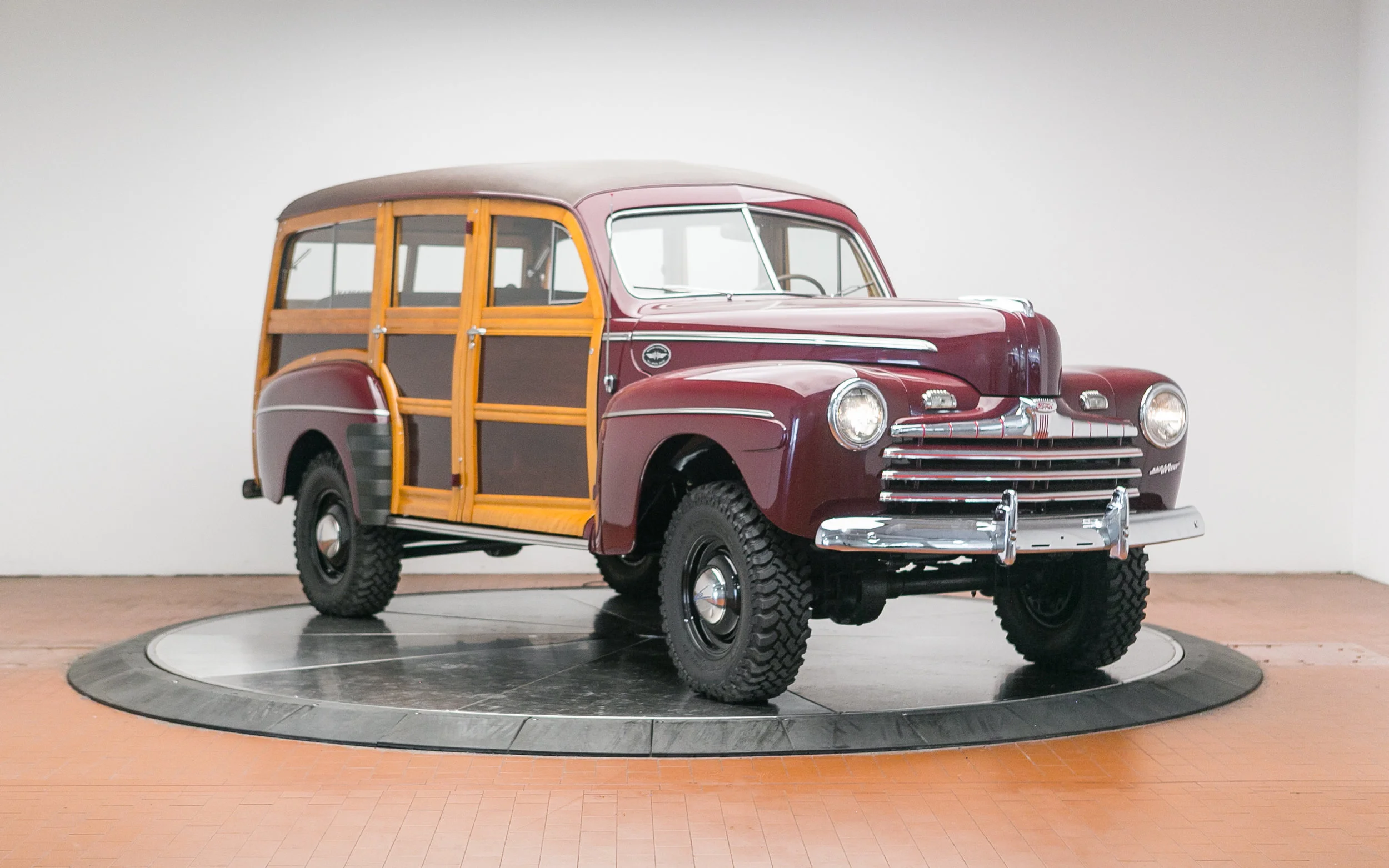 1946 Ford Marmon-Herrington-4.jpg