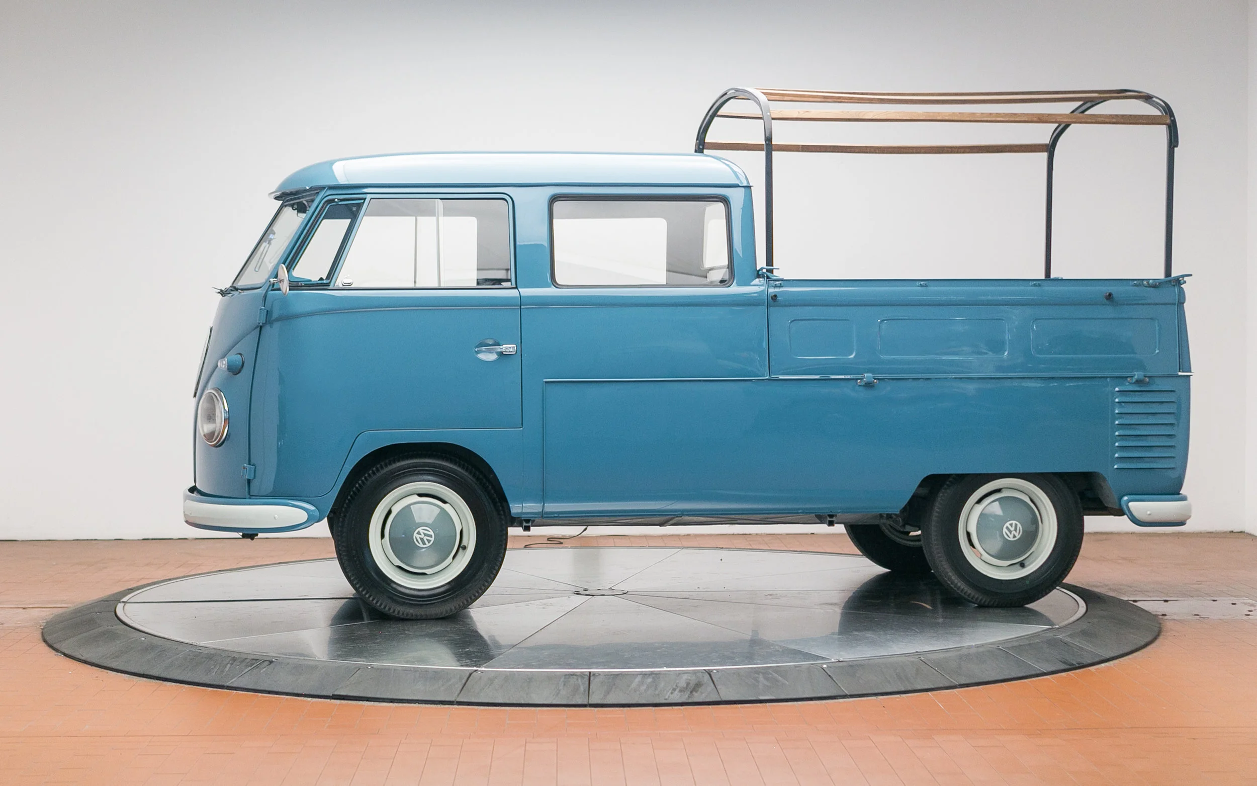 1966 Volkswagen Kombi-2.jpg