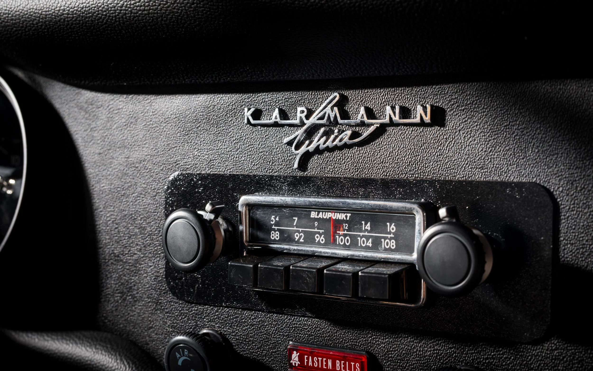 Volkswagen Karmann Ghia-10.jpg