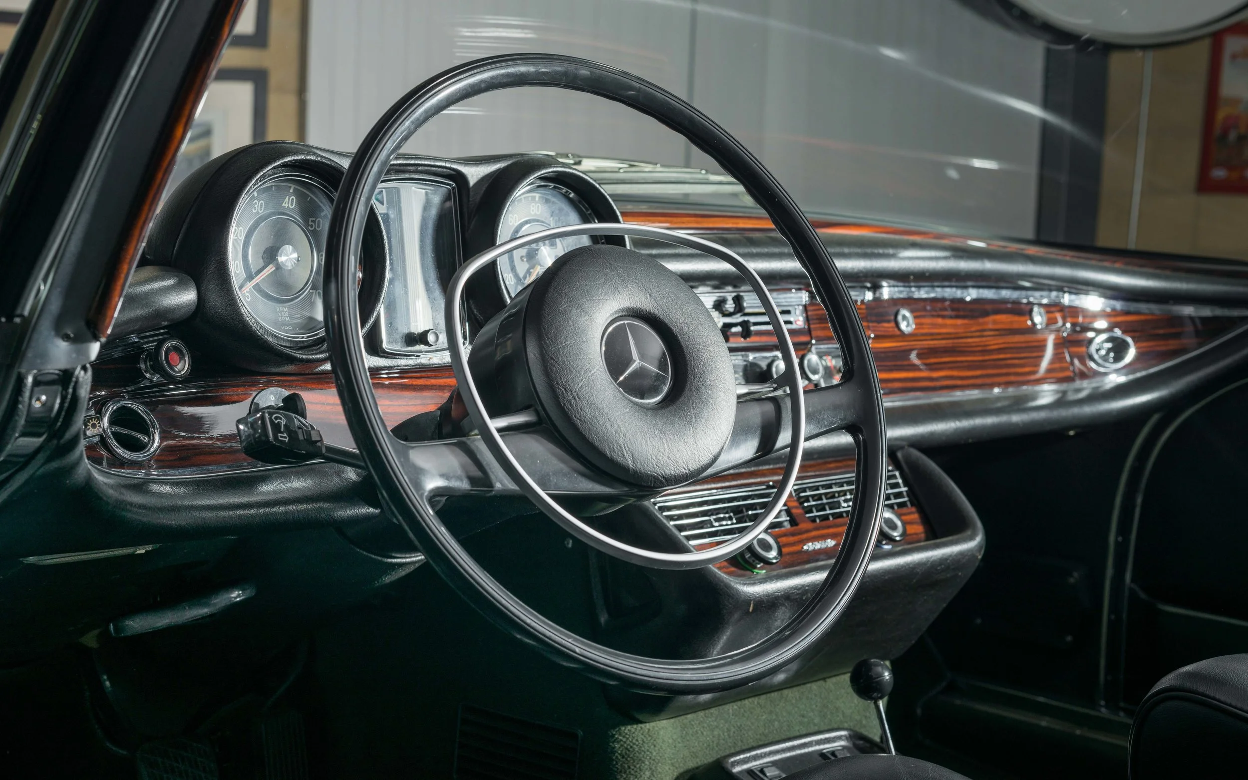 1971 Mercedes-Benz 280SE-11.jpg