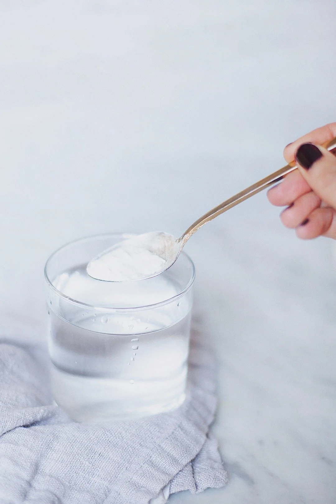 Step-by-step baking soda test setup with glass.