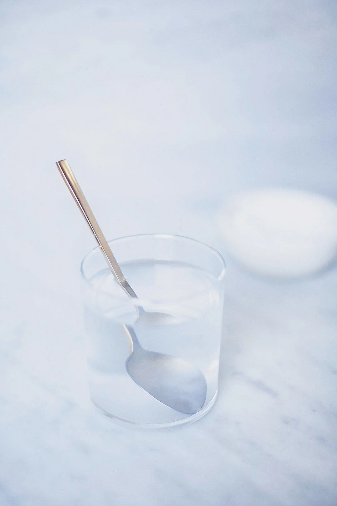Step-by-step baking soda test setup with glass.
