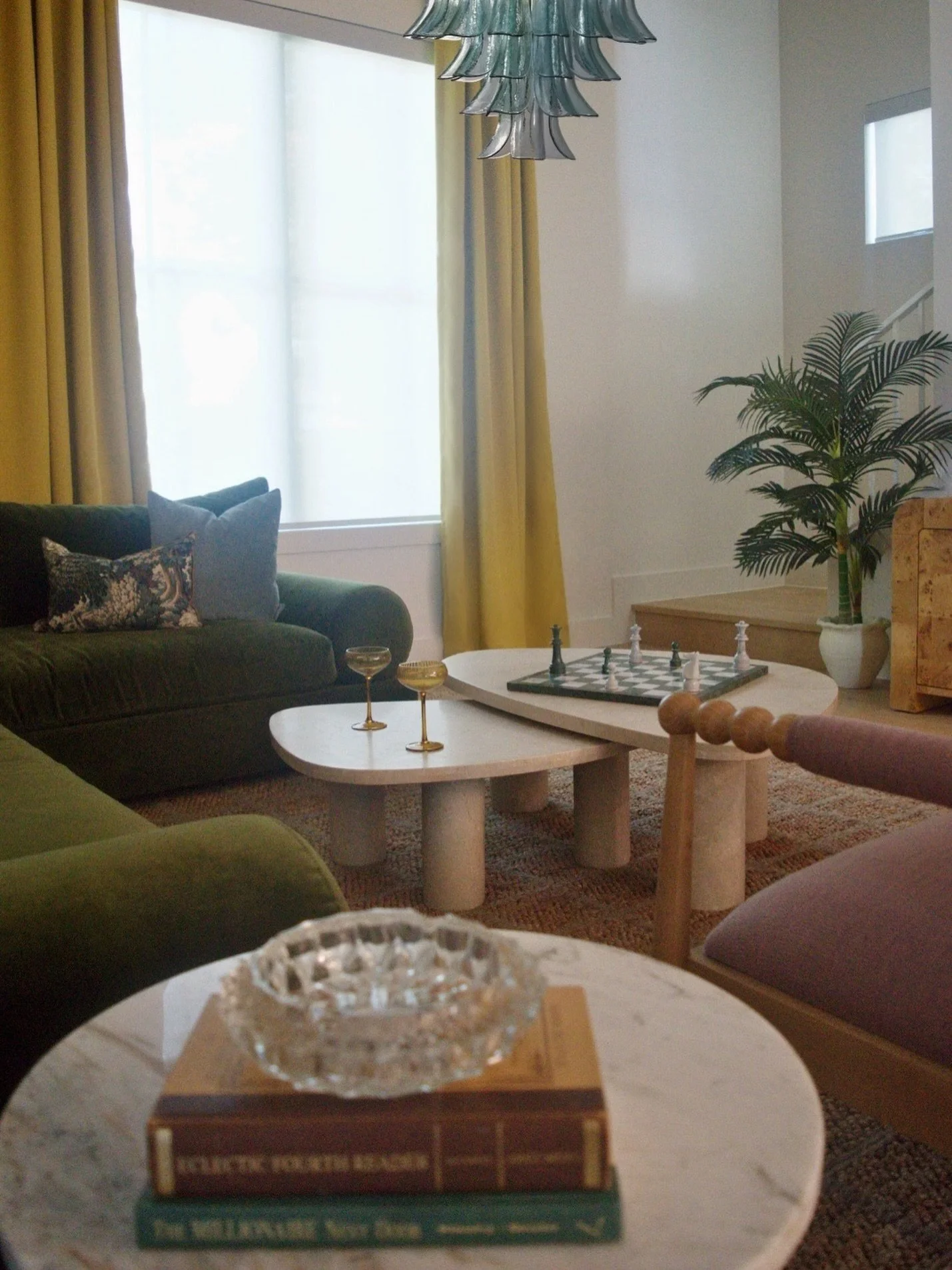 Curves in alllll the right places 🥵

Design by @holleyhouseco 

#homeinspo #colorfulinterior #austininteriordesigner #dopaminedecor #livingroomideas